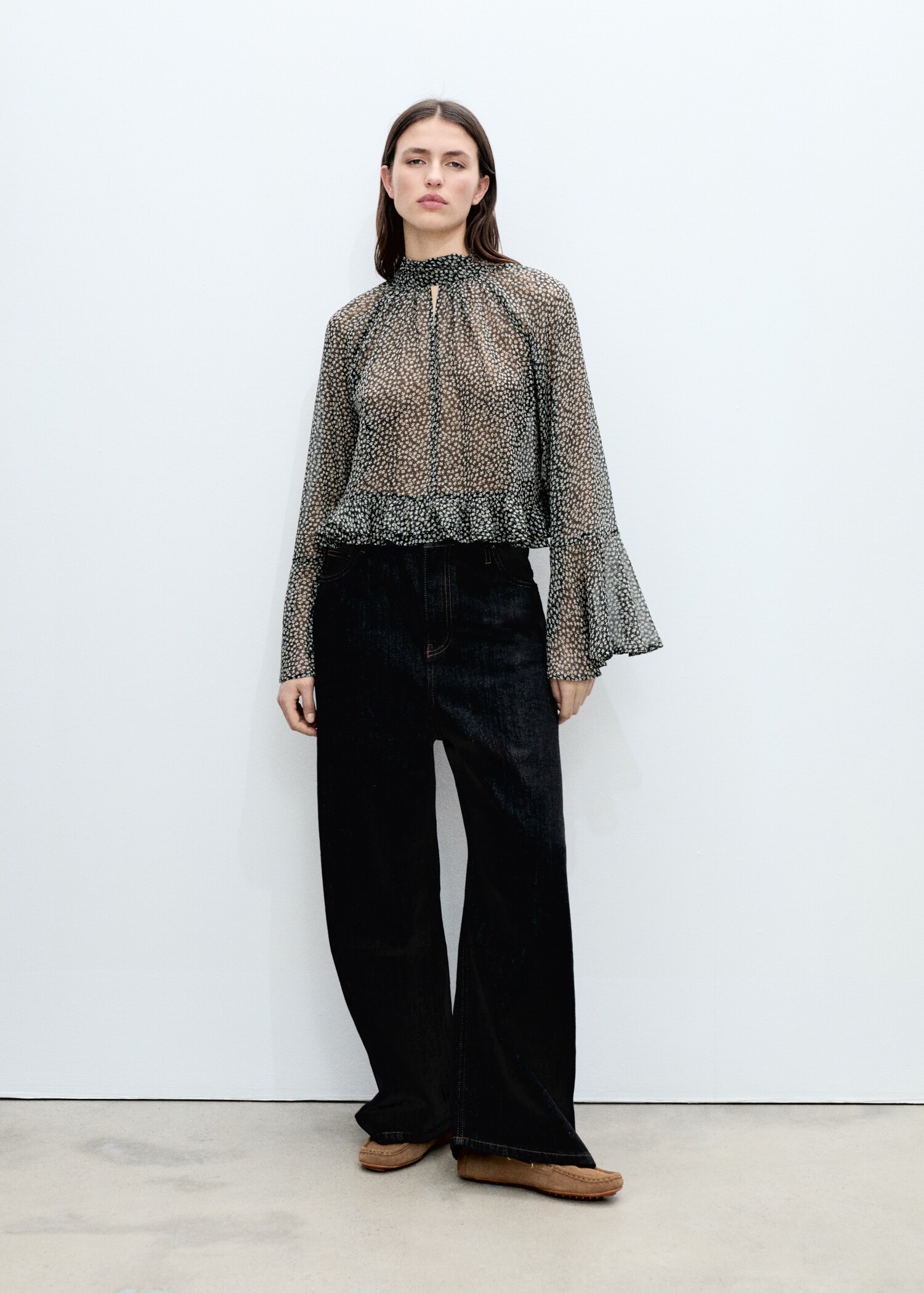 Floral-print blouse with ruffles - General plane