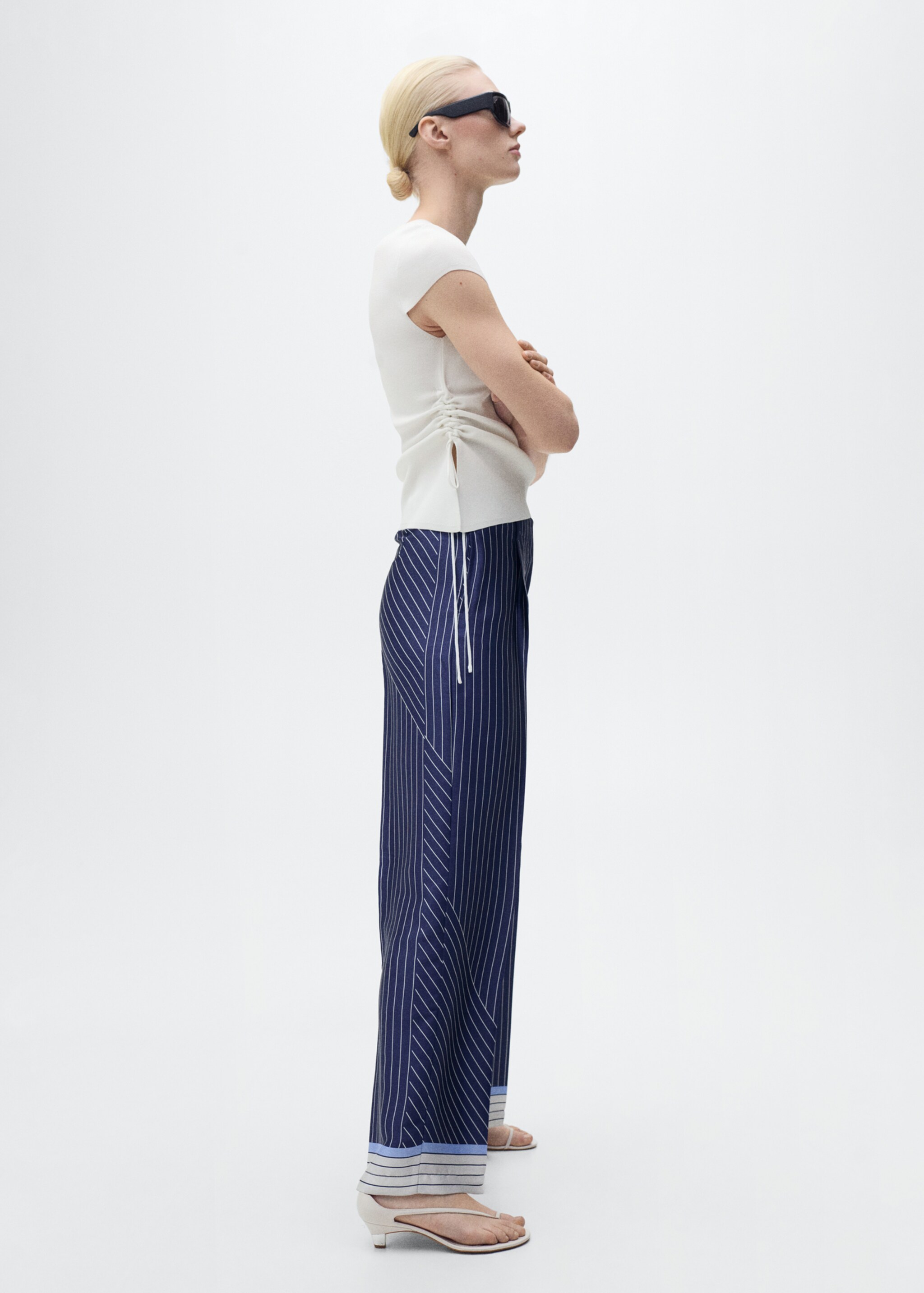 Asymmetrical low knit jersey - General plane, Ecru. Ref: 87067182-00.