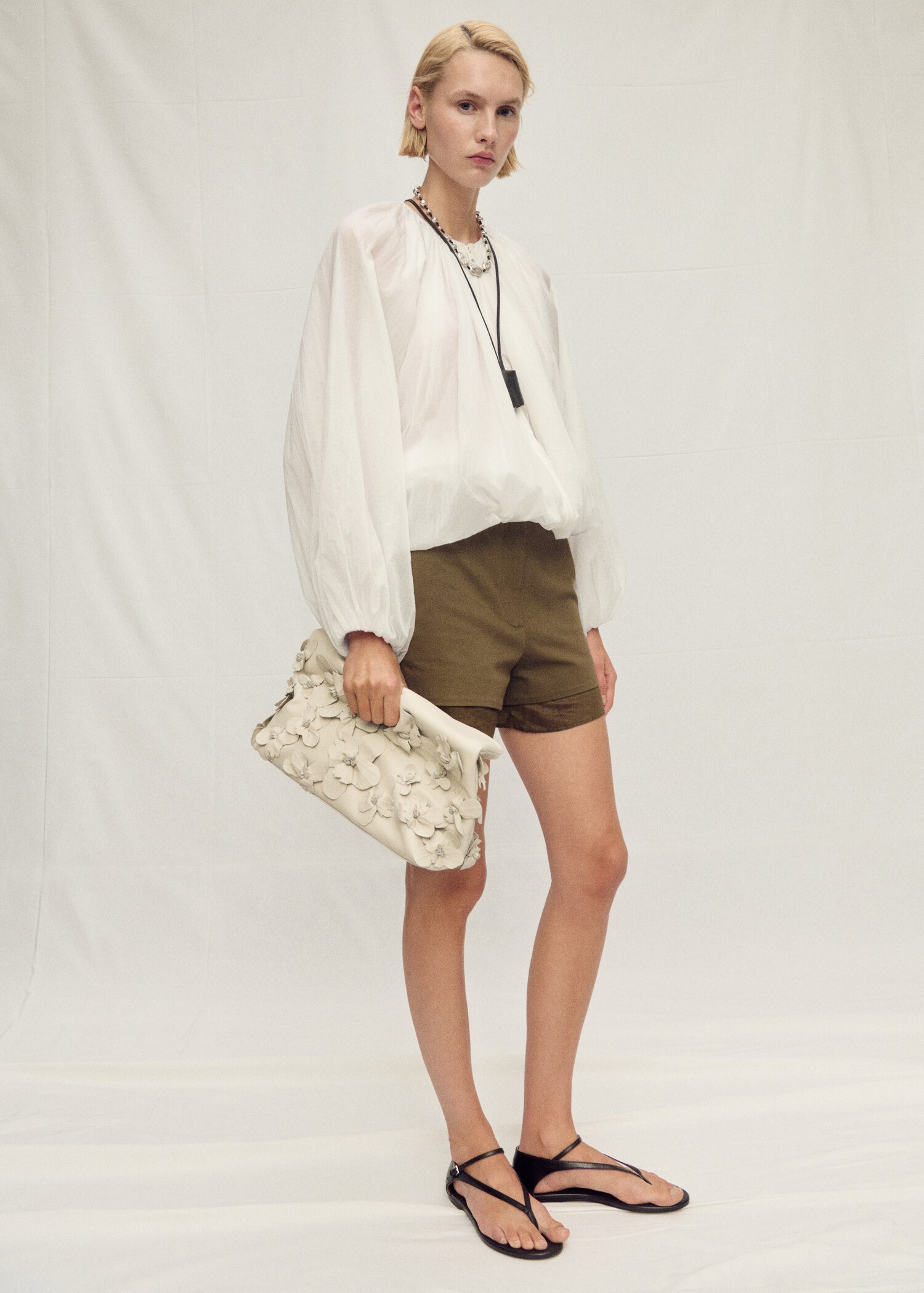 Chaqueta semitransparente fruncida - Plano general