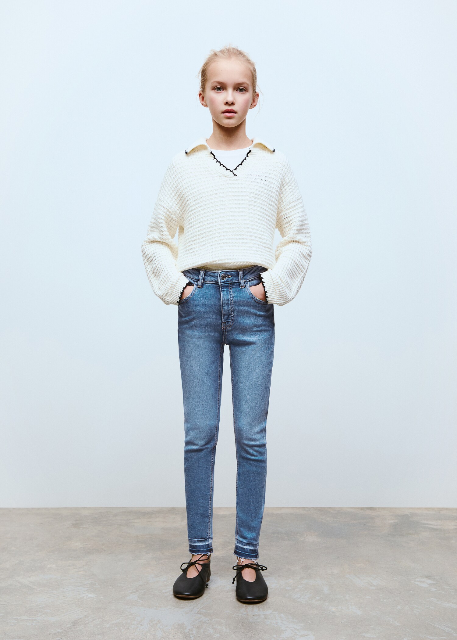 Skinny jeans with frayed hem - General plane
