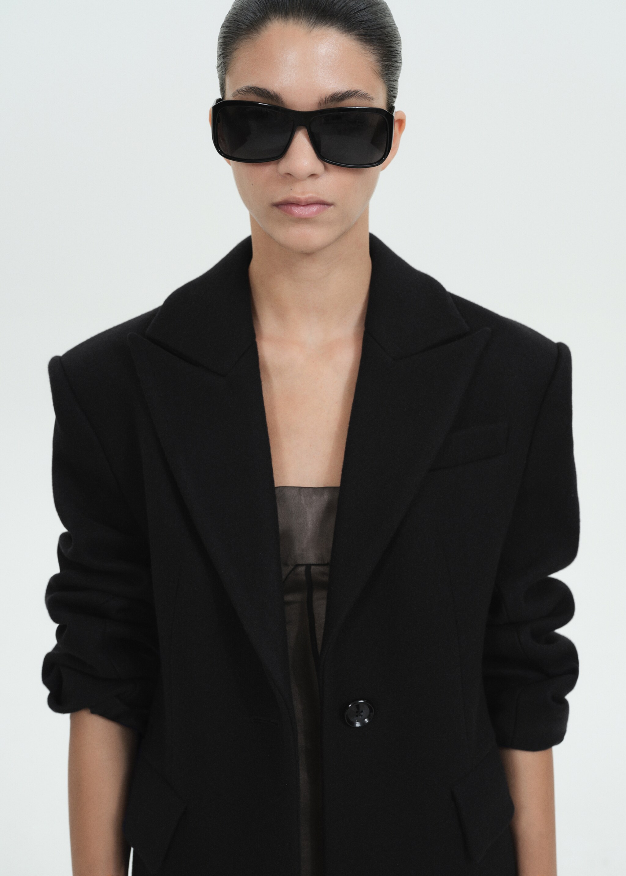 Okulary przeciwsłoneczne w dużej oprawce - Plan ogólny, Czarny. Ref: 87070444-00.