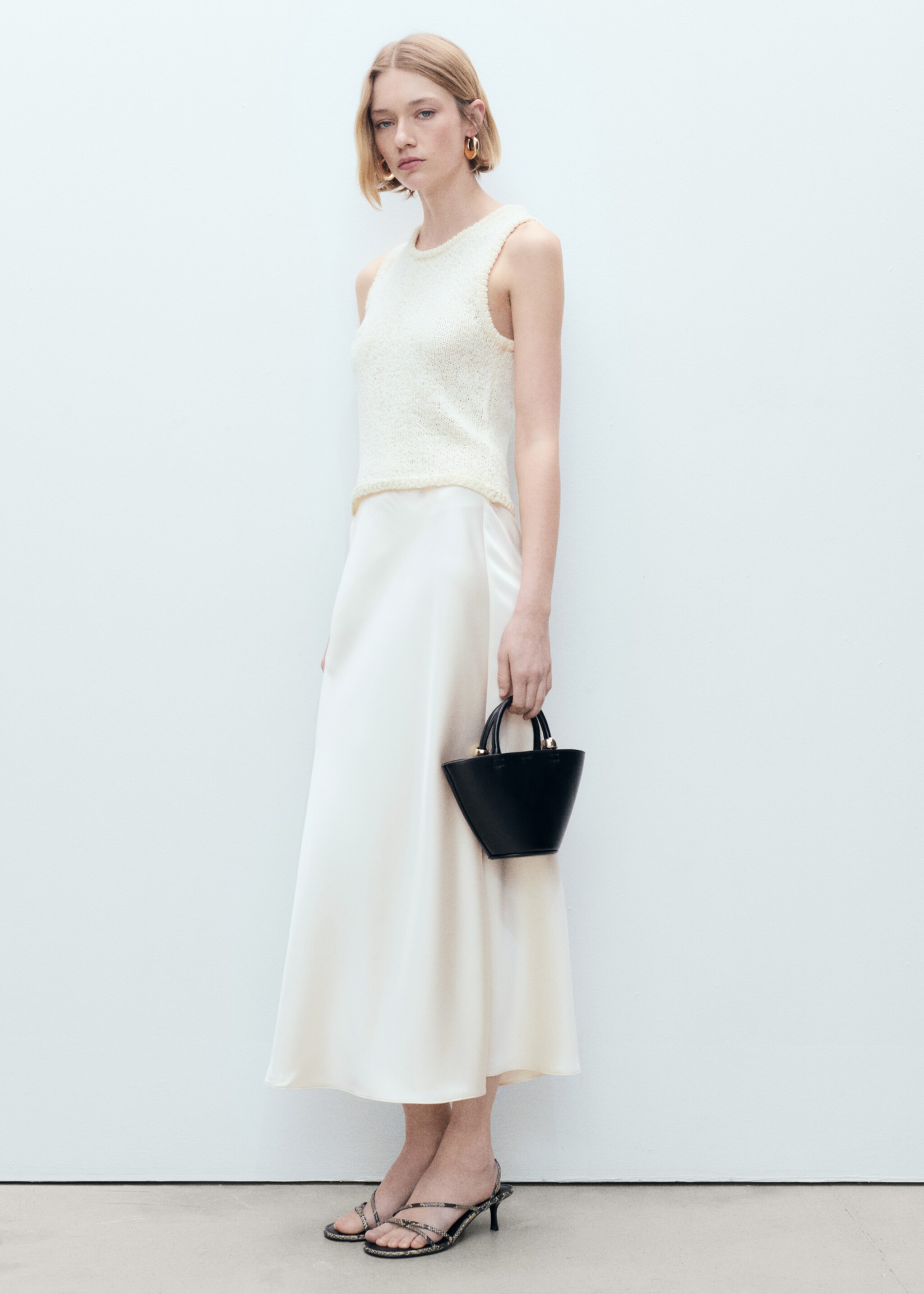Midi satin skirt - General plane, Ecru. Ref: 87070455-00.