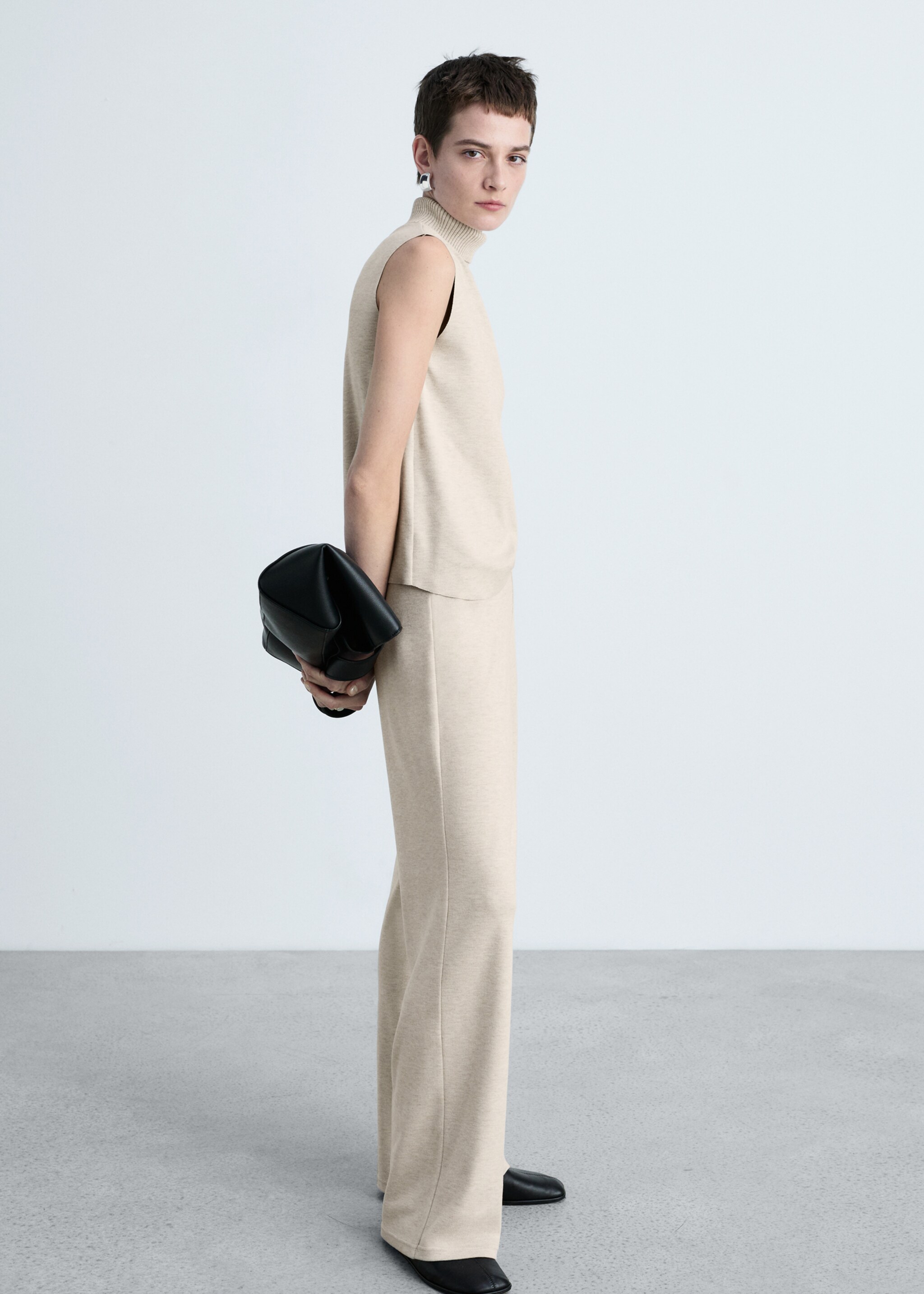 Top punto cuello alto - Plano general, Beige. Ref: 87070456-00.