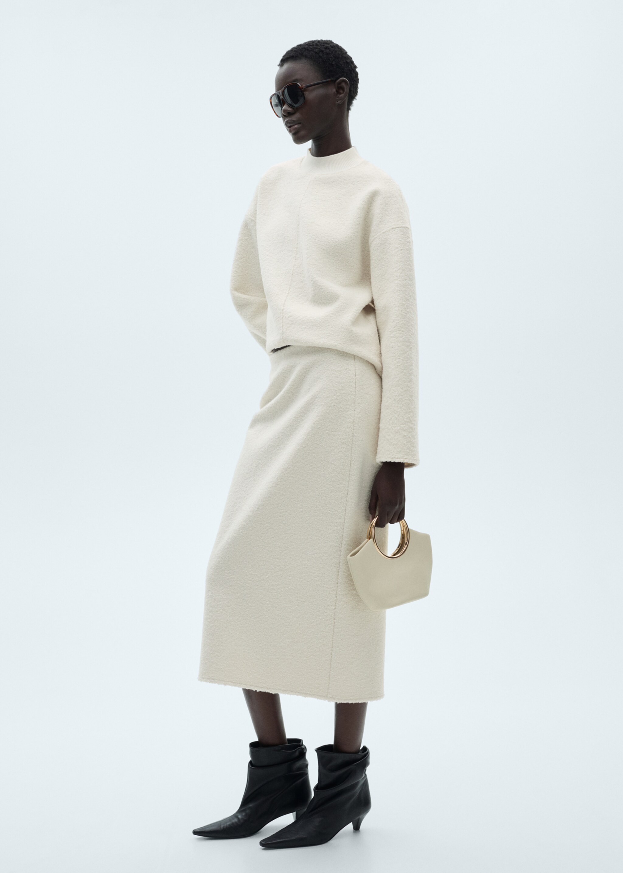 Saia midi bouclé - Plano geral, Cru. Ref: 87070611-00.