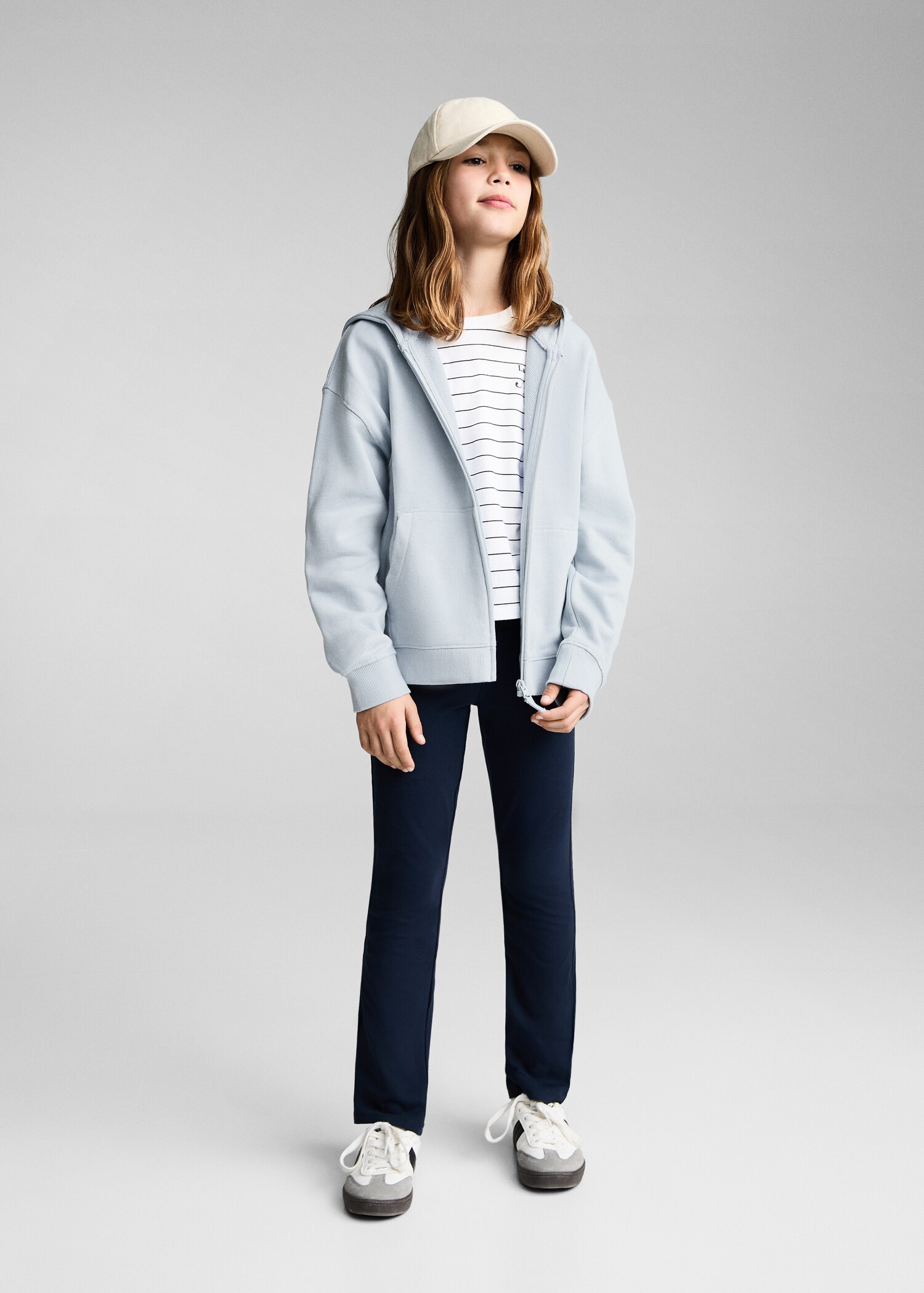 Sweatshirt with open hood - General plane