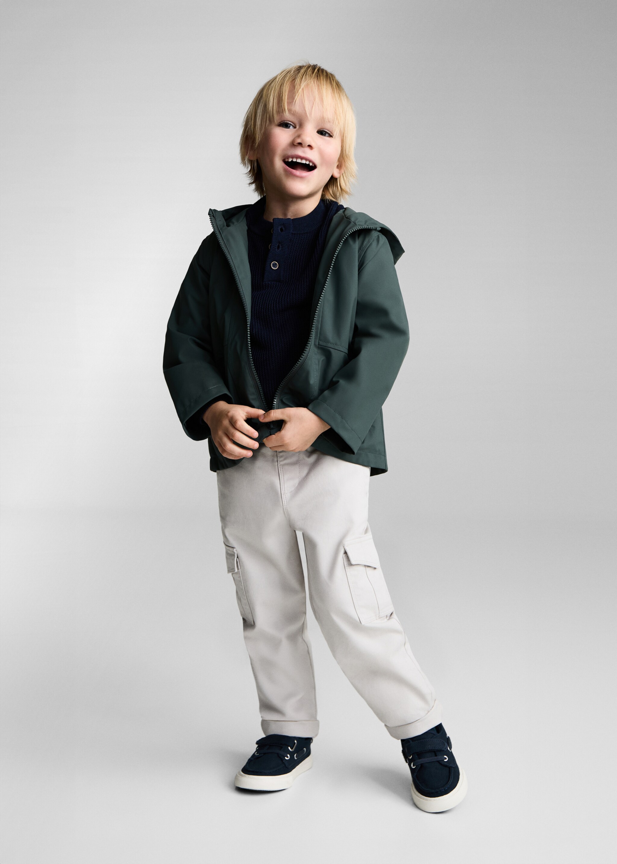 Anorac impermeable caputxa - Pla general, Verd fosc. Ref: 87070627-00.