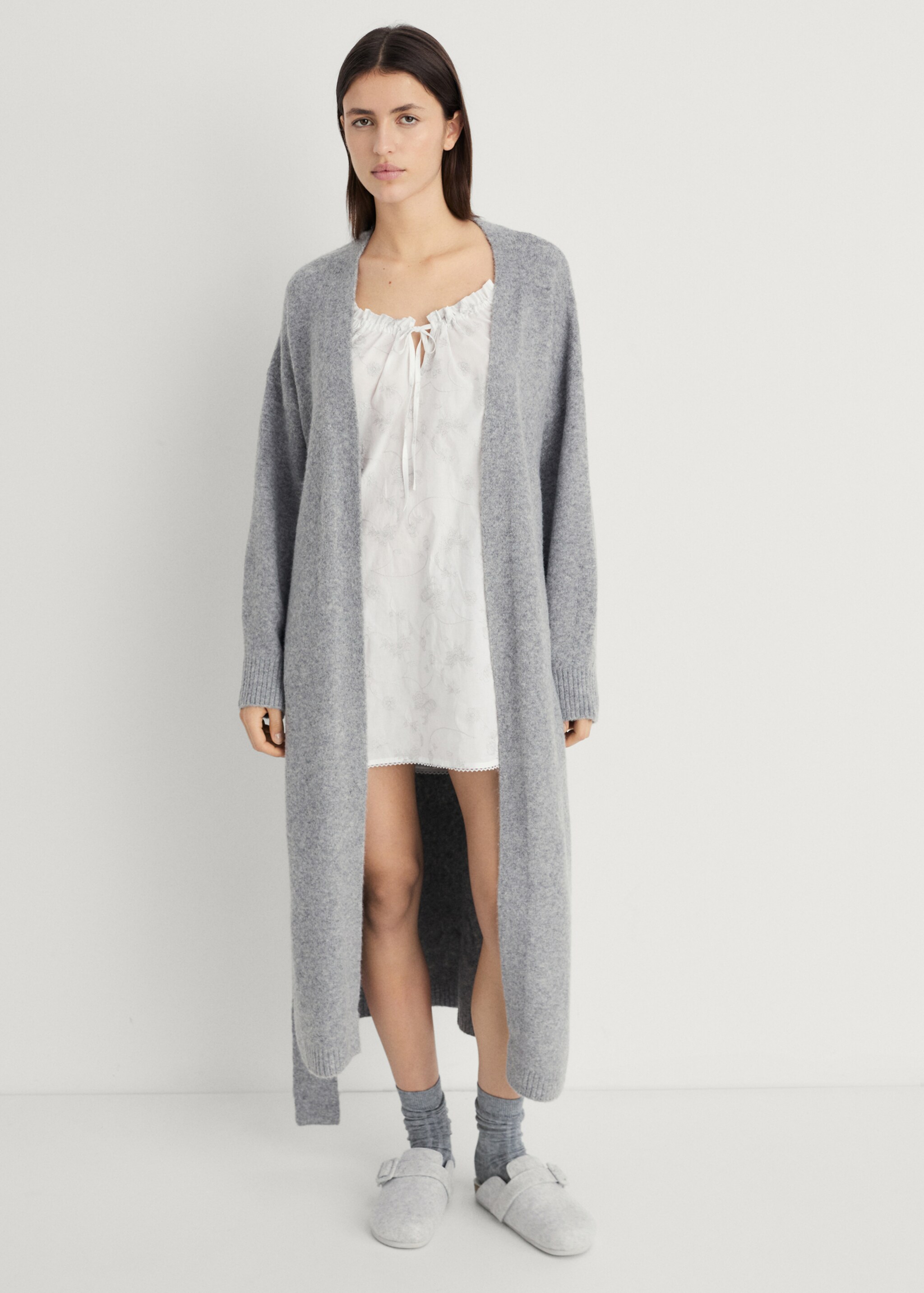 Nachthemd mit Blumenstickerei - Allgemeine Ansicht, Weiß. Ref: 87072897-00.