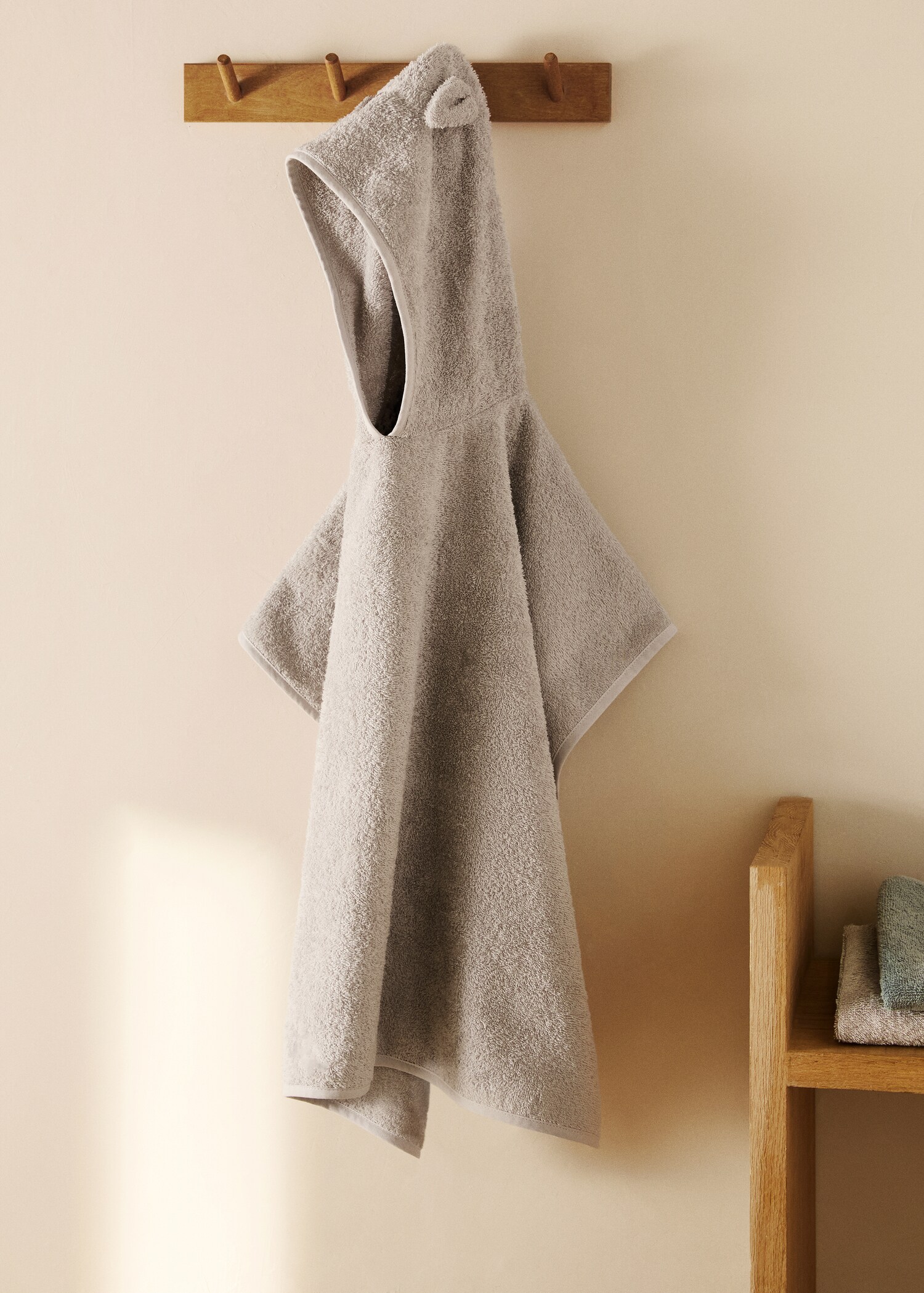 Children's terry towel bath poncho - General plane