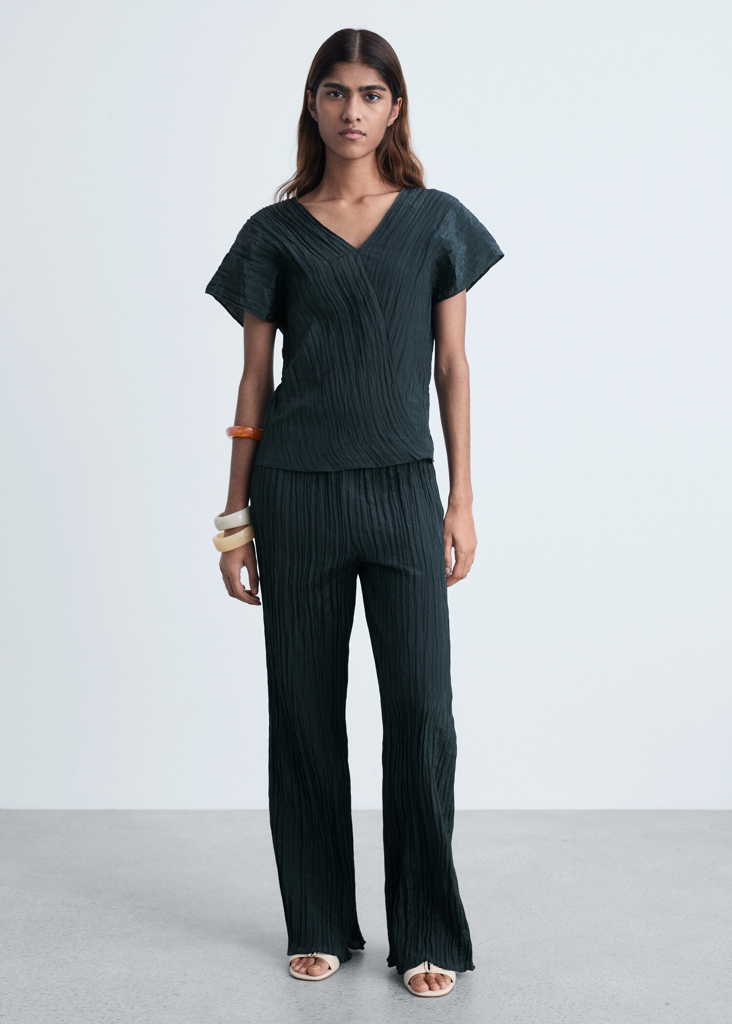 Wrinkled effect V-neck top - General plane