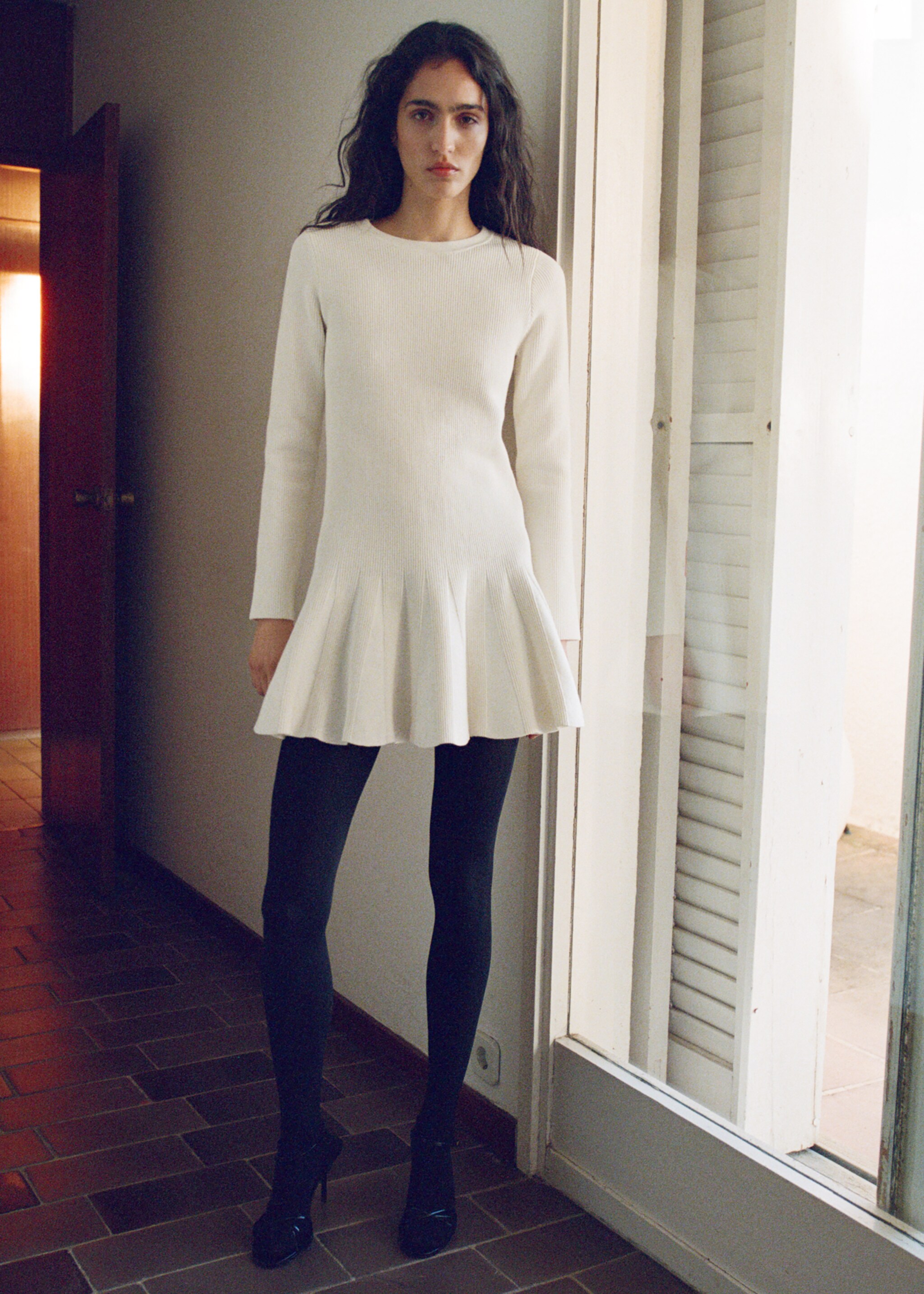 Short knitted dress with pleats - General plane, Ecru. Ref: 87074071-00.