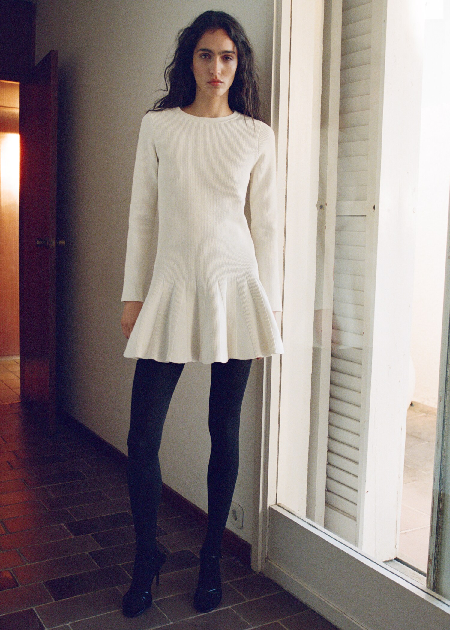 Short knitted dress with pleats - General plane