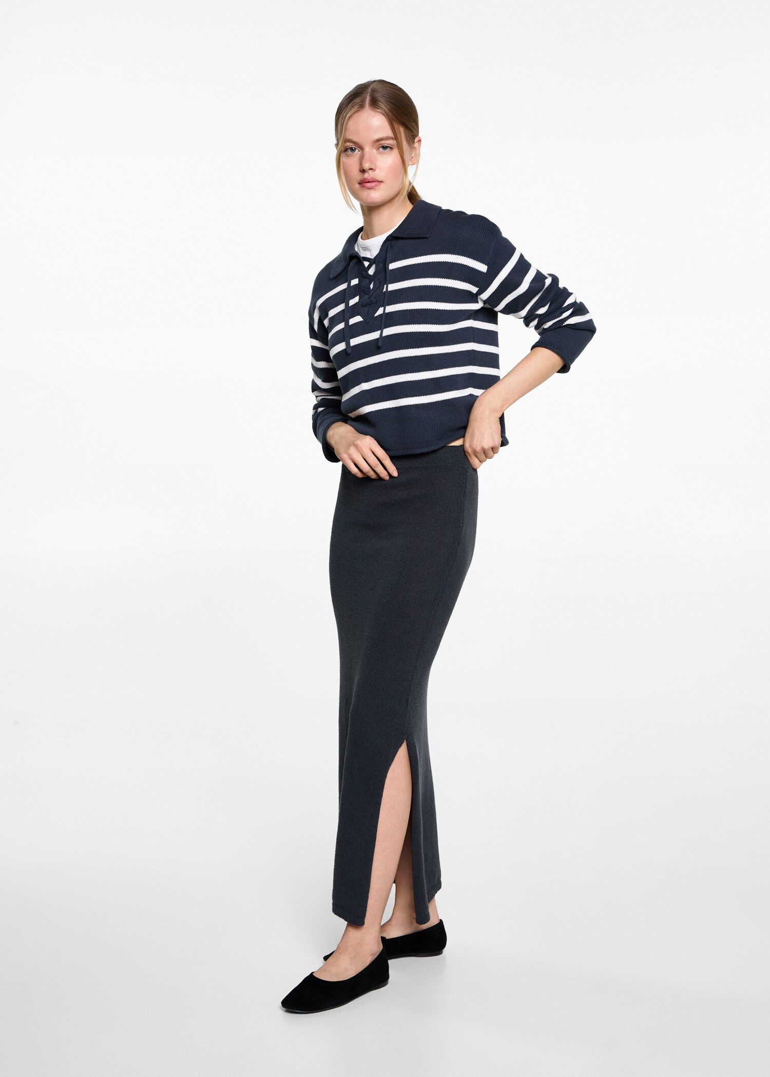 Long skirt with side slit - General plane