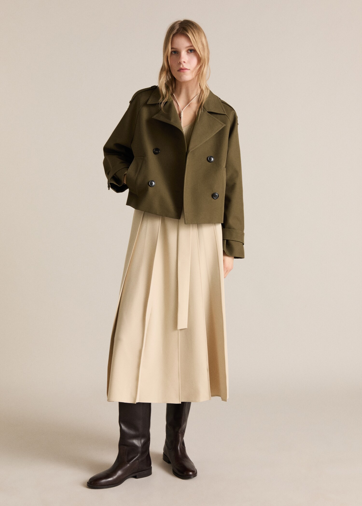 Trench crop algodón doble botonadura - Plano general