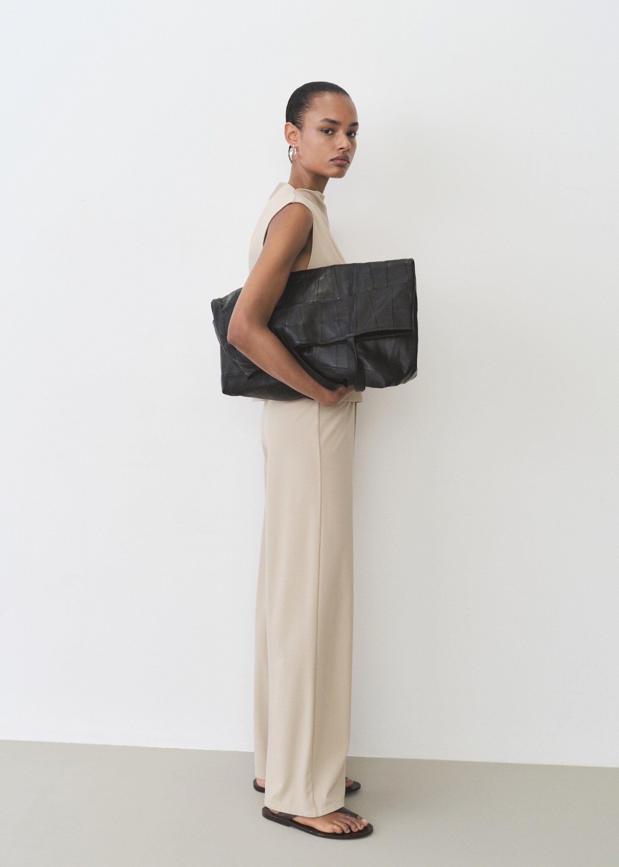 Pantalon wideleg taille élastique - Plan général, Sable. Ref: 87075755-00.