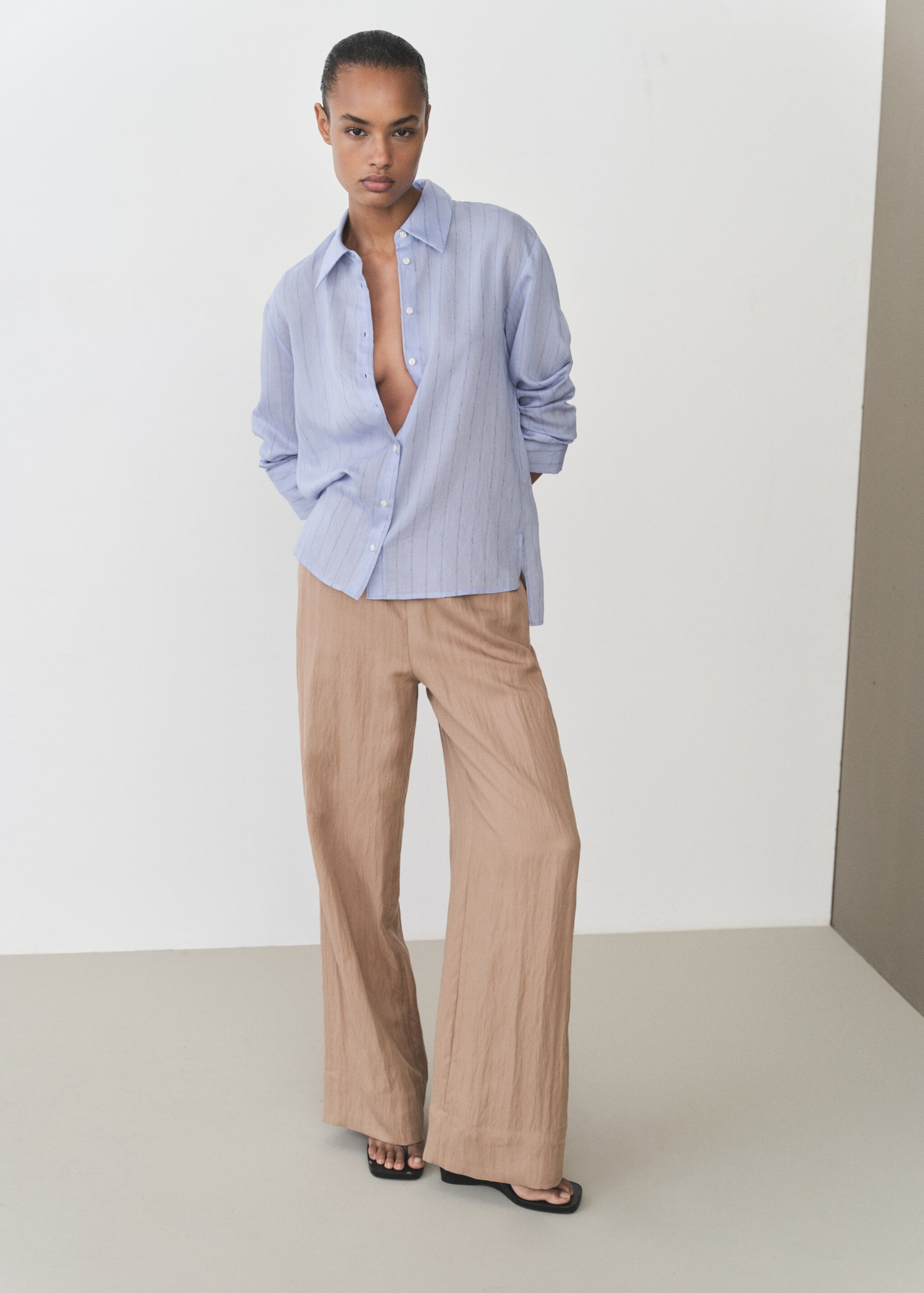 Raka byxor i lyocell med struktur - Allmän bild, Mellanbrun. Ref: 87076360-00.