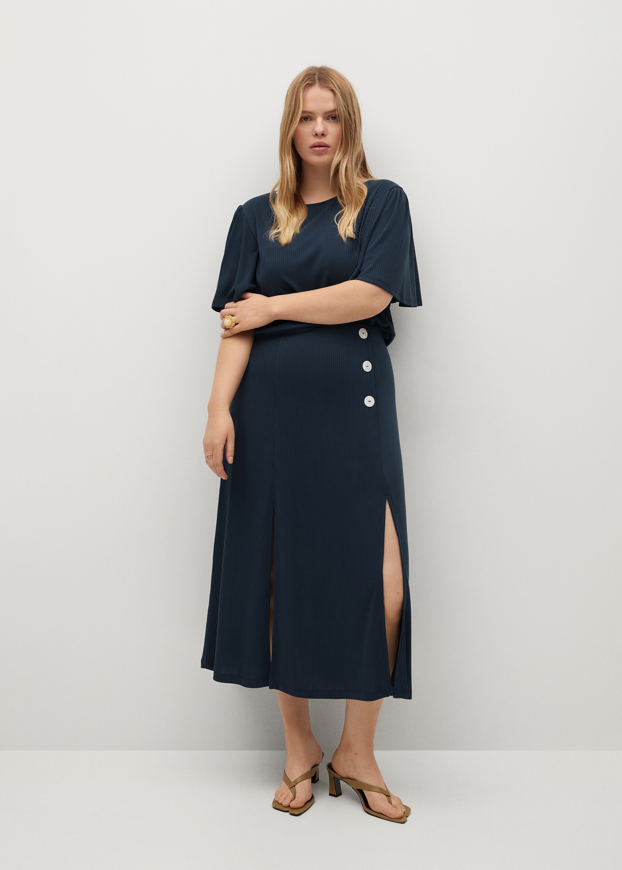 Buttoned ribbed skirt - General plane
