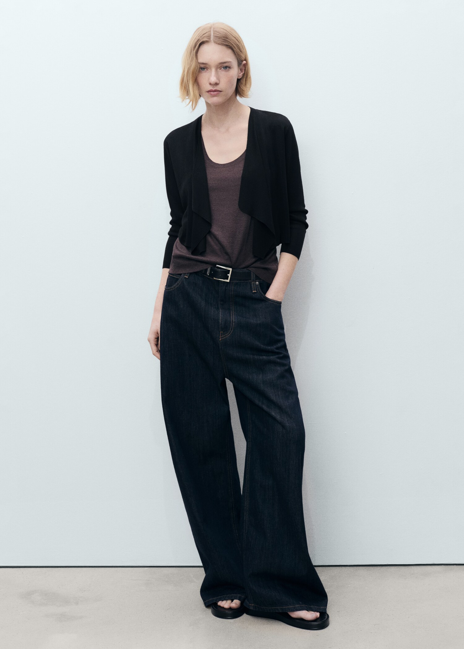 Knitted cropped cardigan - General plane