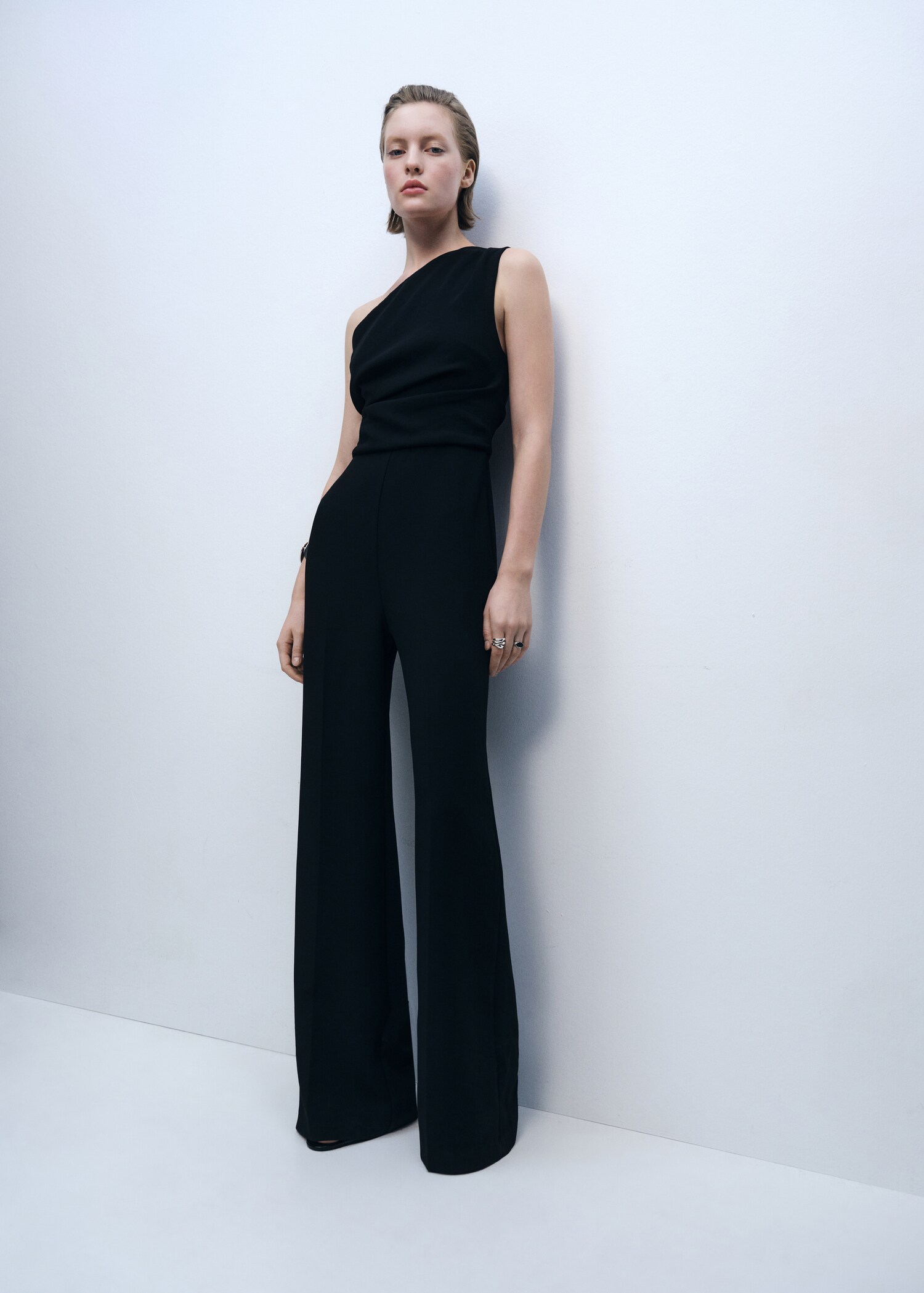 Asymmetrischer Jumpsuit mit drapiertem Detail - Allgemeine Ansicht