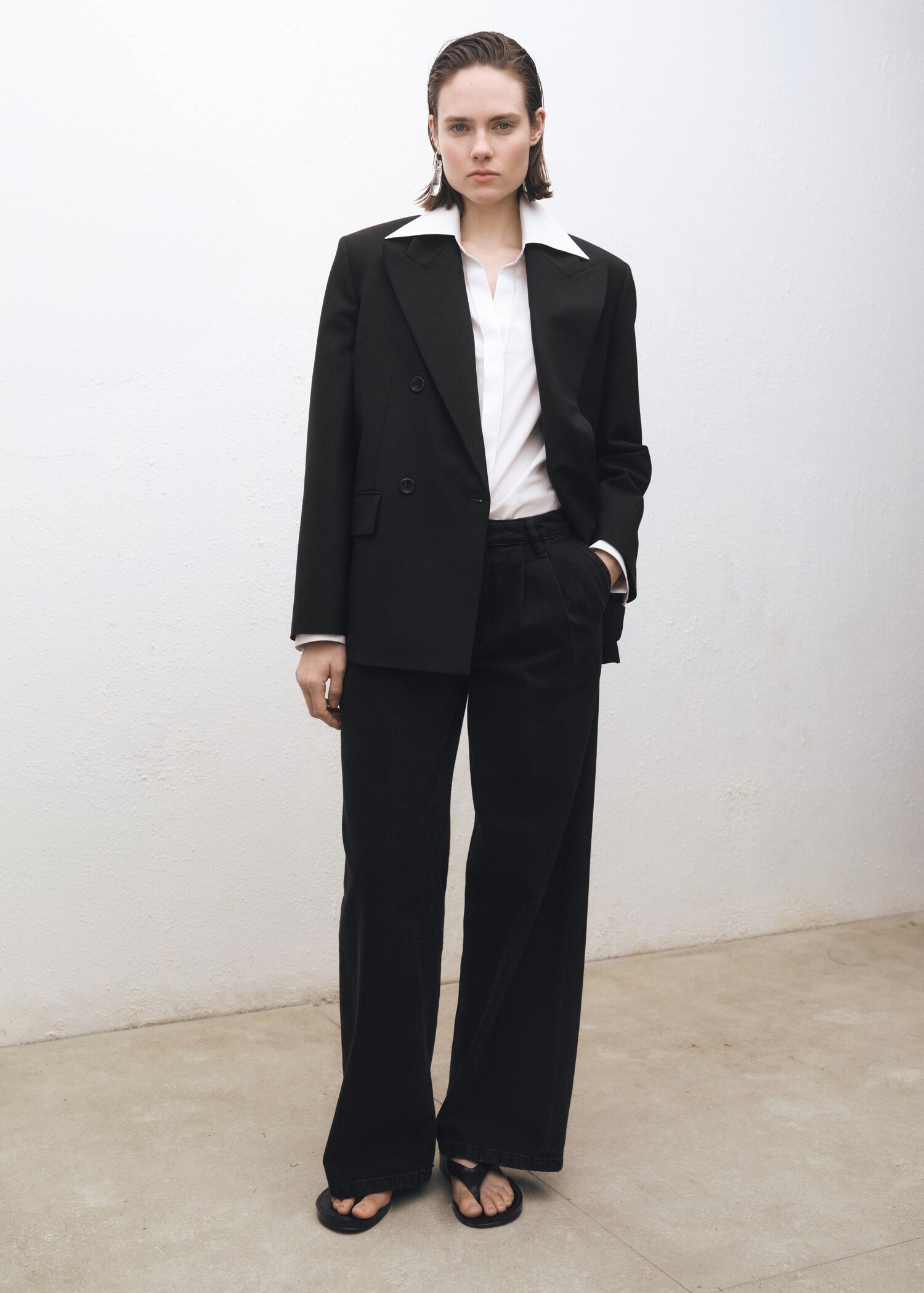 Wide-leg pleated jeans - General plane