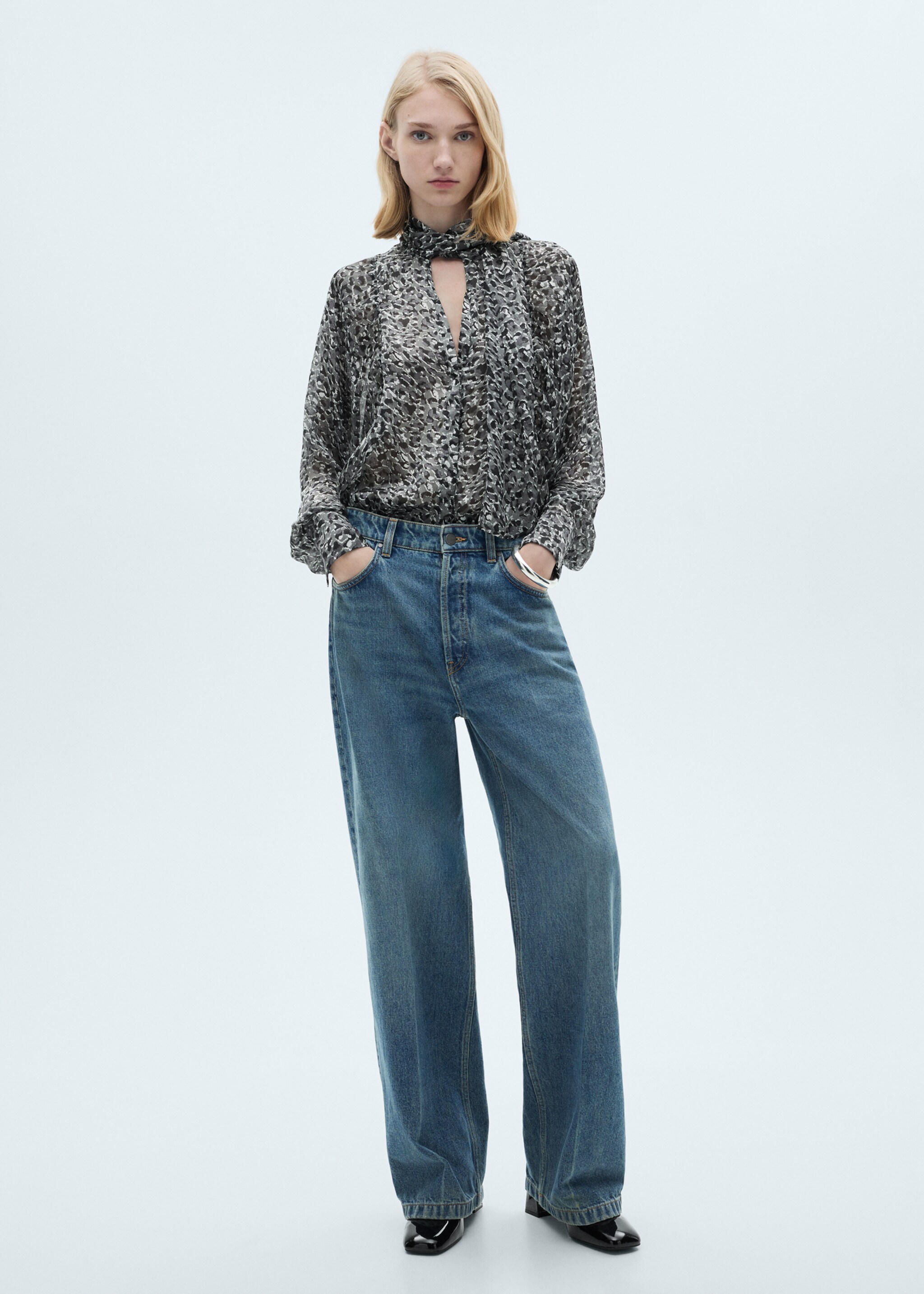 Blusa animal print fiocco collo - Piano generale, Nero. Ref: 87080628-00.