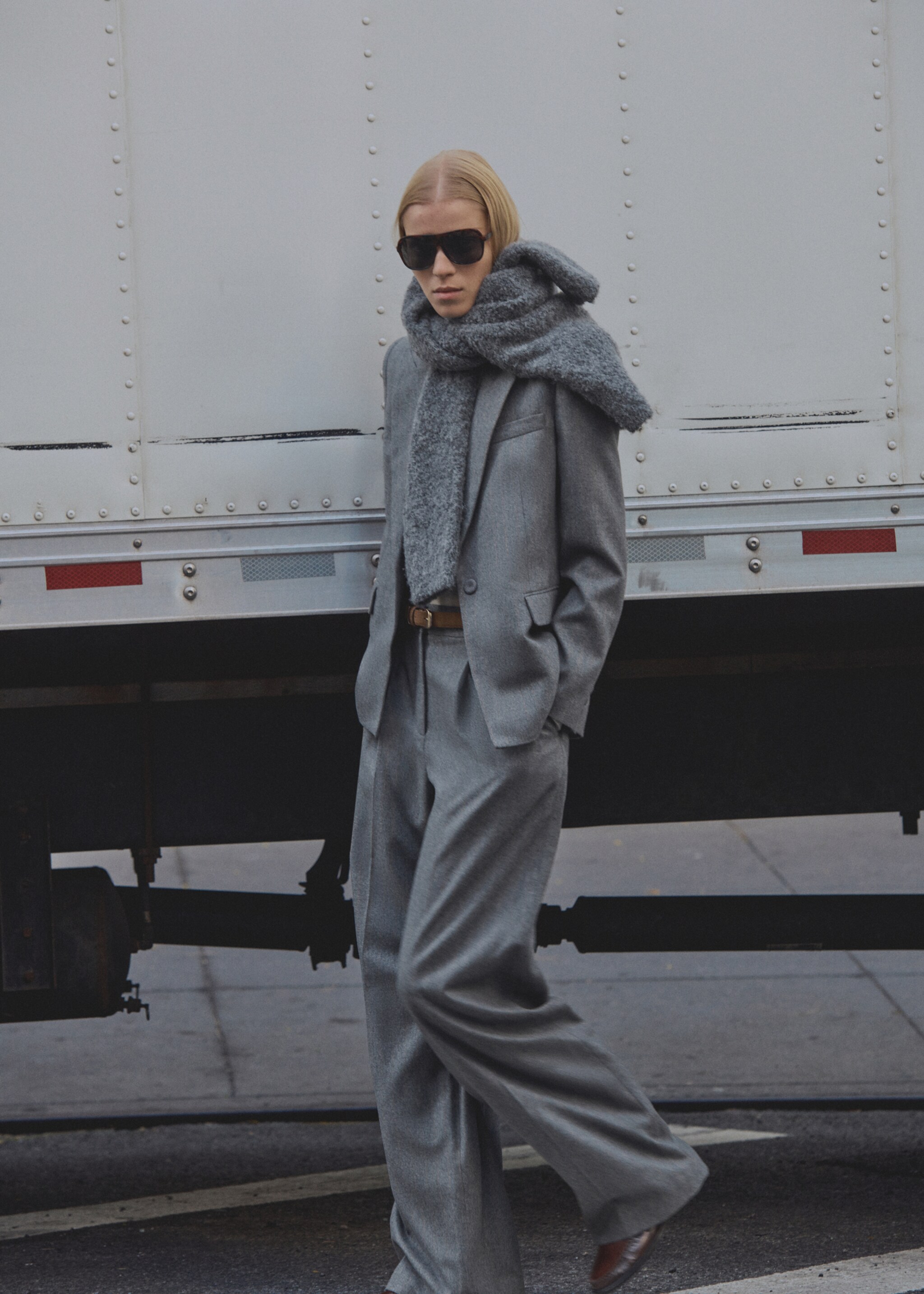 Marynarka garniturowa z wełny dziewiczej - Plan ogólny, Szary. Ref: 87080653-00.