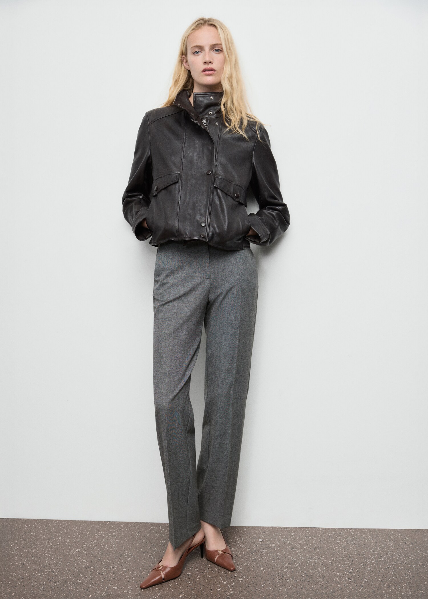 Straight mid-rise trousers - General plane