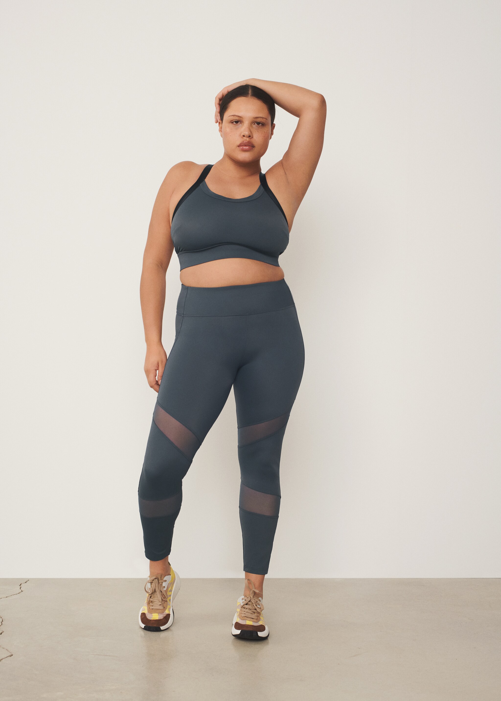 Top crop deportivo - Plano general