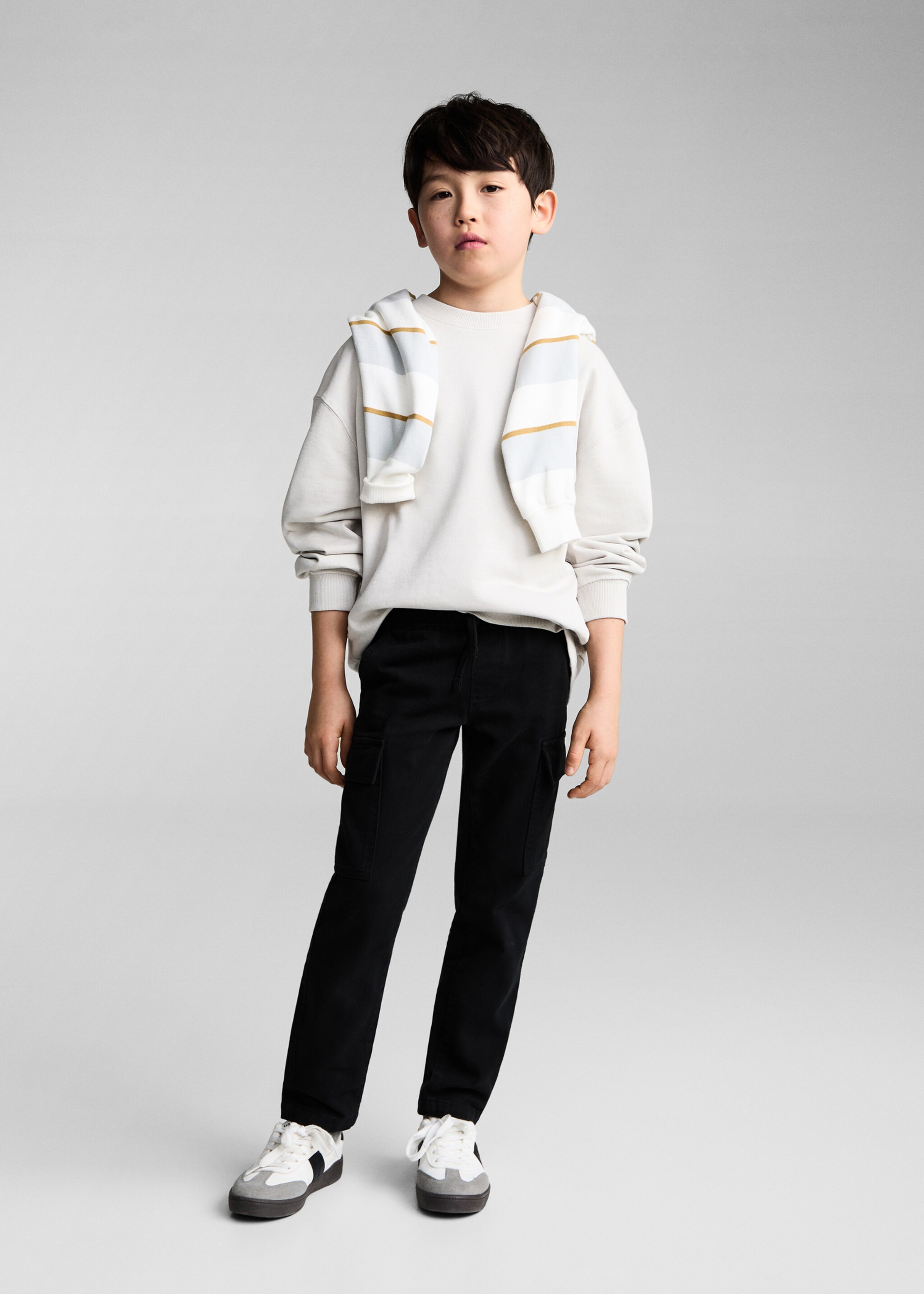 Straight cargo trousers - General plane, Black. Ref: 87083272-00.