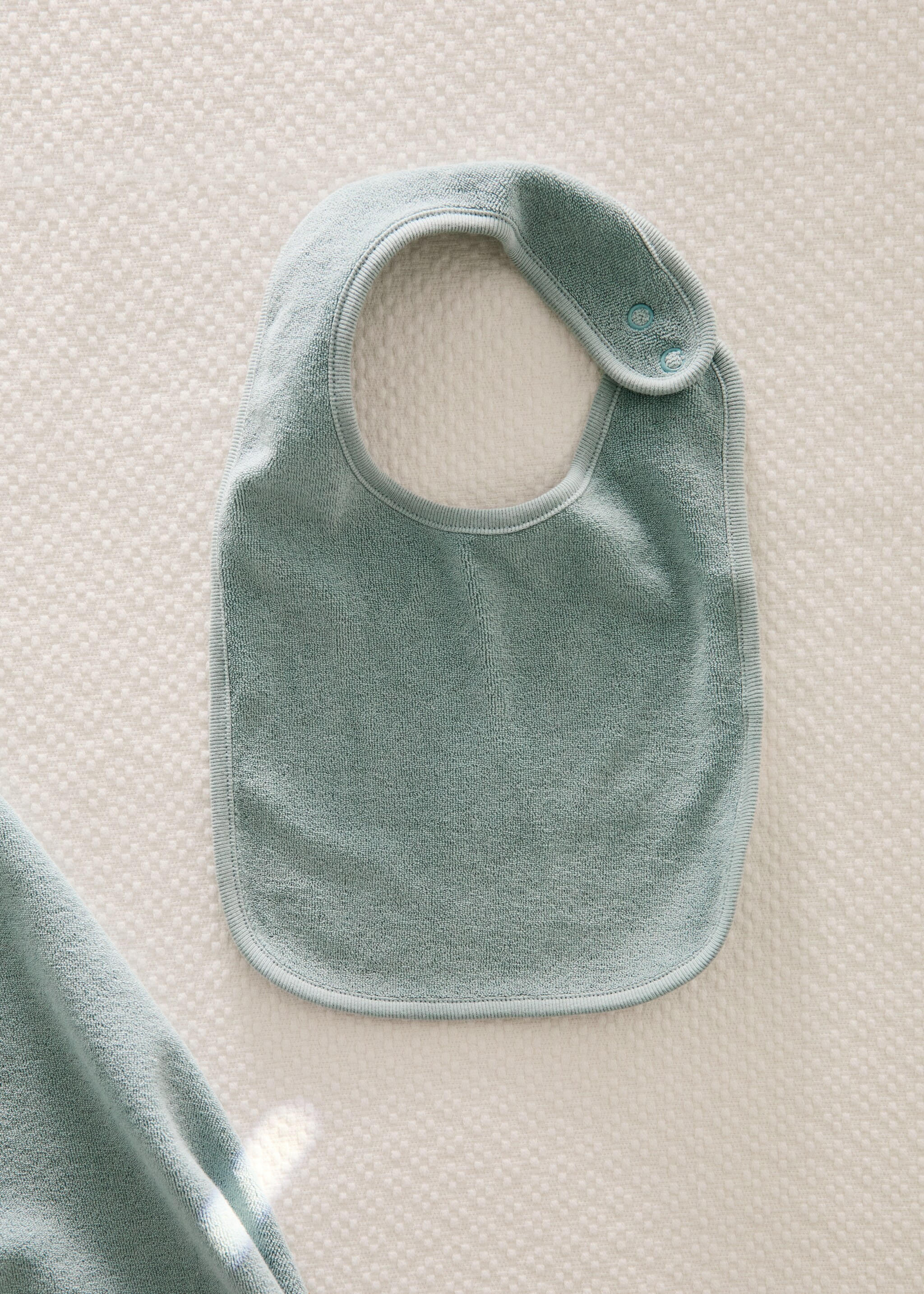 Lätzchen aus Baumwollfrottee - Allgemeine Ansicht, Minzgrün. Ref: 87083302-00.