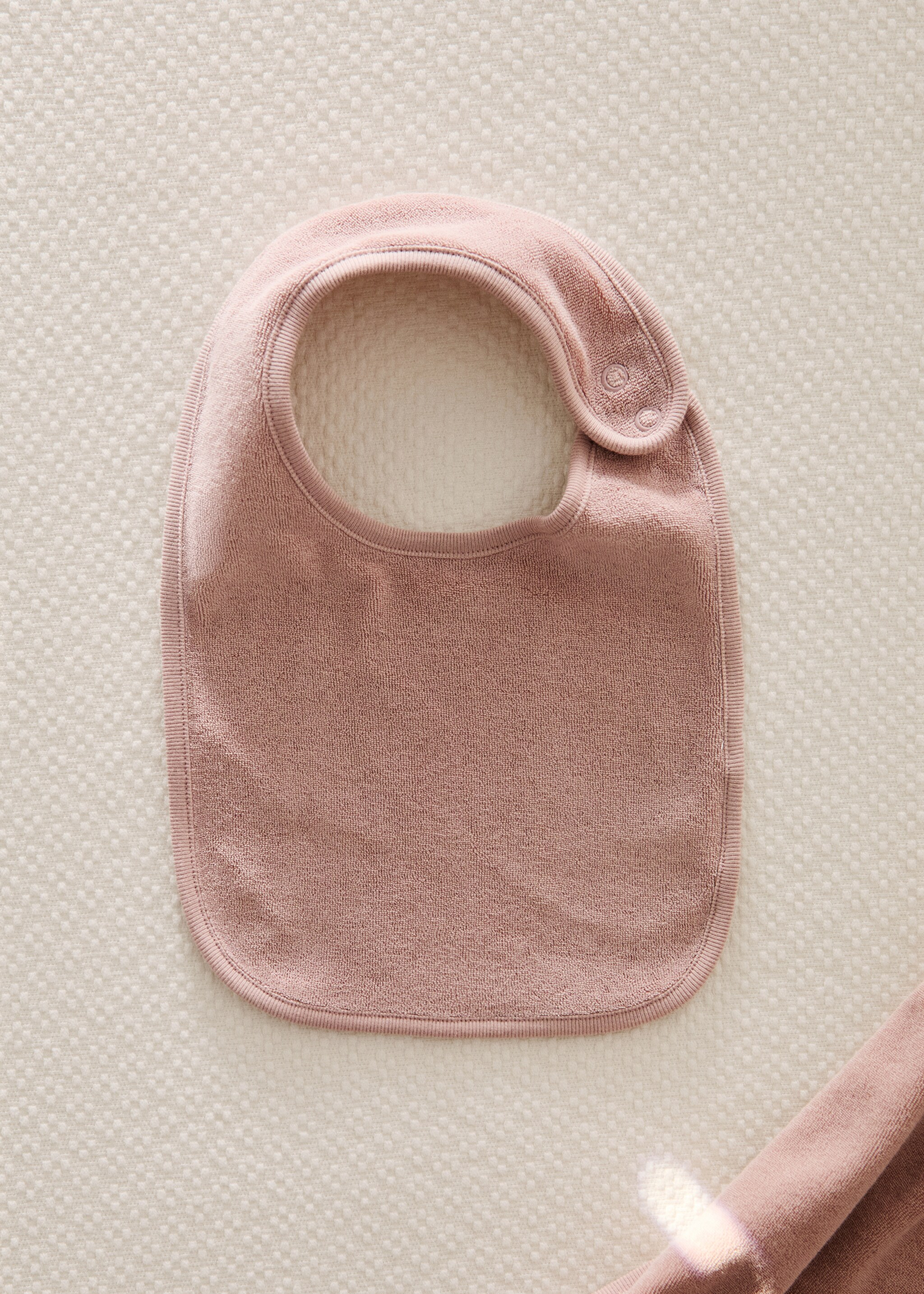 Lätzchen aus Baumwollfrottee - Allgemeine Ansicht, Rosa. Ref: 87083302-00.