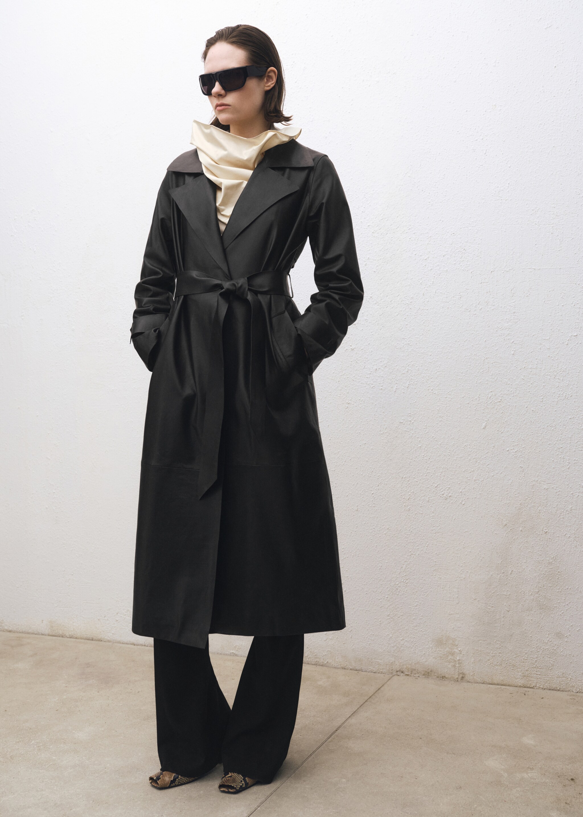 Leather trench coat with belt - General plane, Black. Ref: 87084074-00.