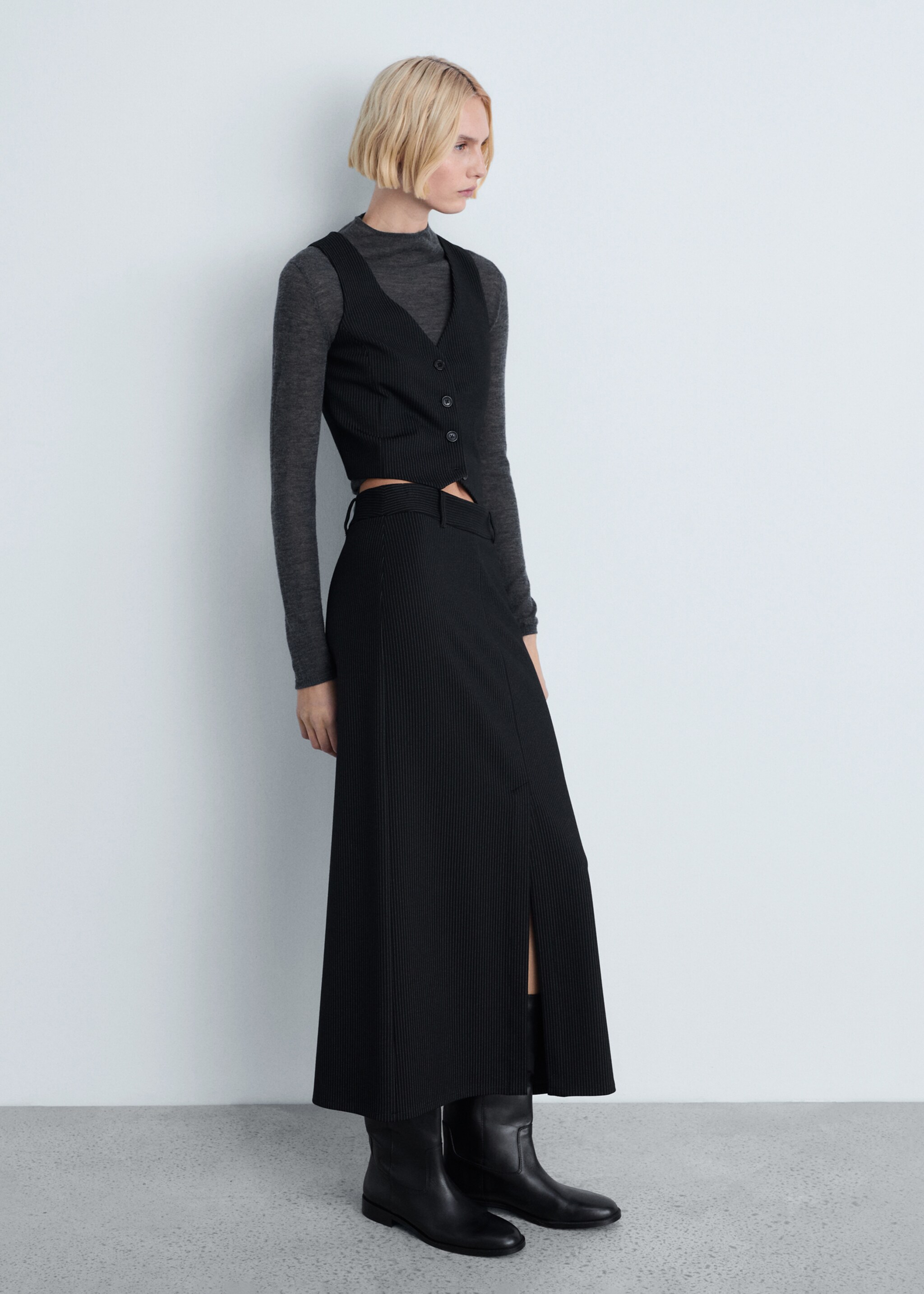 Gilet de costume à fines rayures - Plan général, Noir. Ref: 87084078-00.