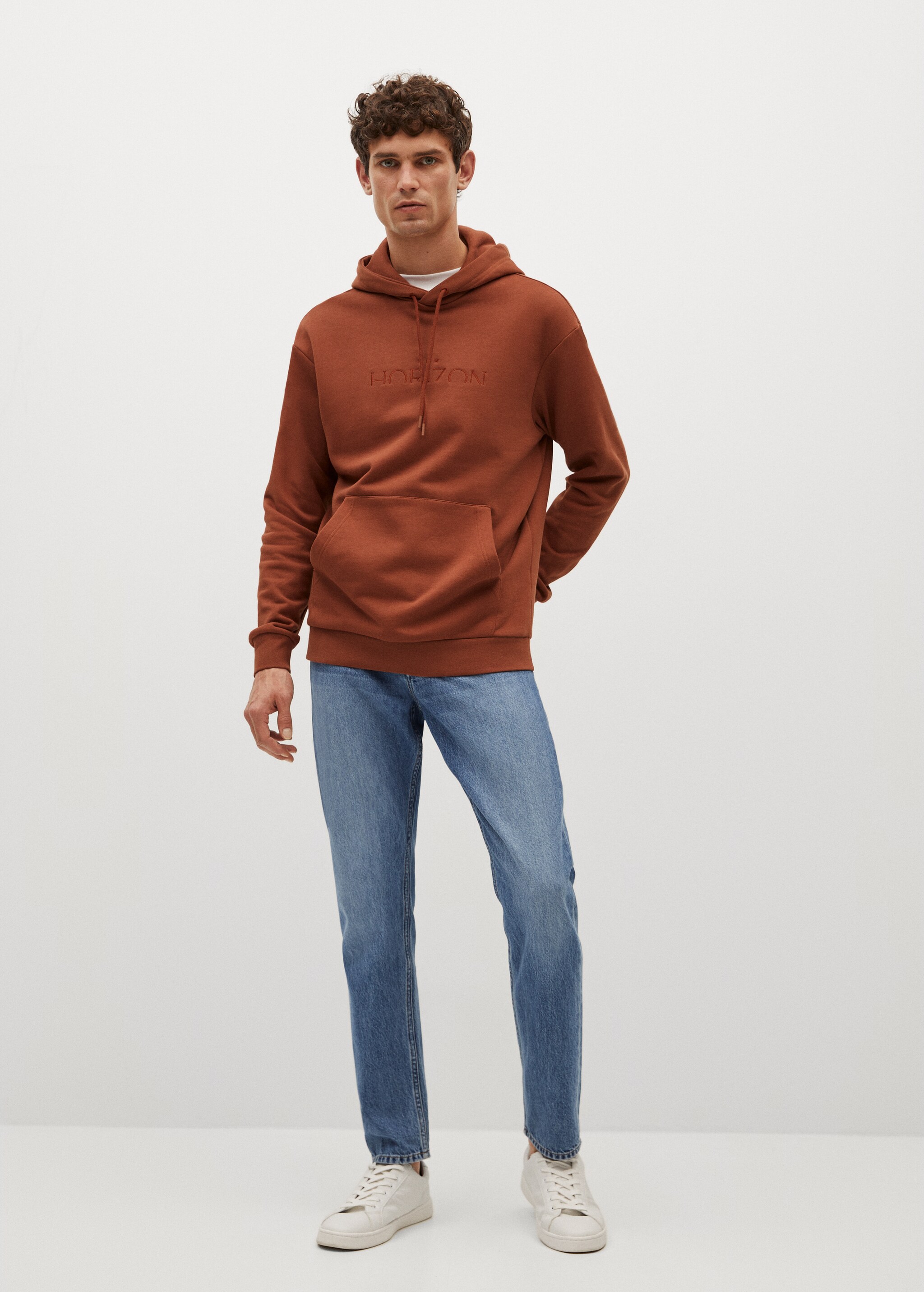 Sudadera capucha mensaje - Plano general