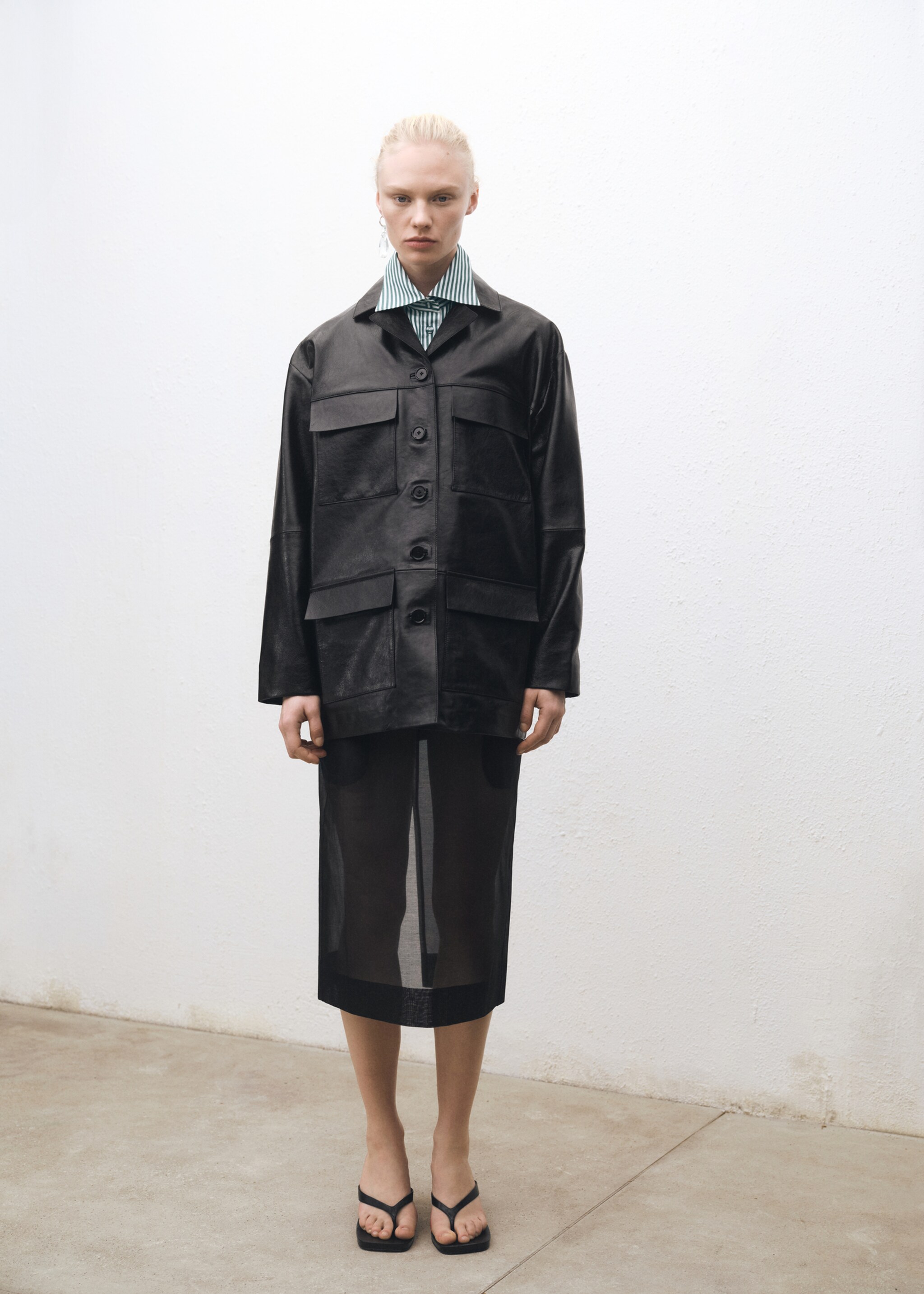 Oversized leren jasje met zakken - Overzichtstekening, Zwart. Ref: 87084418-00.