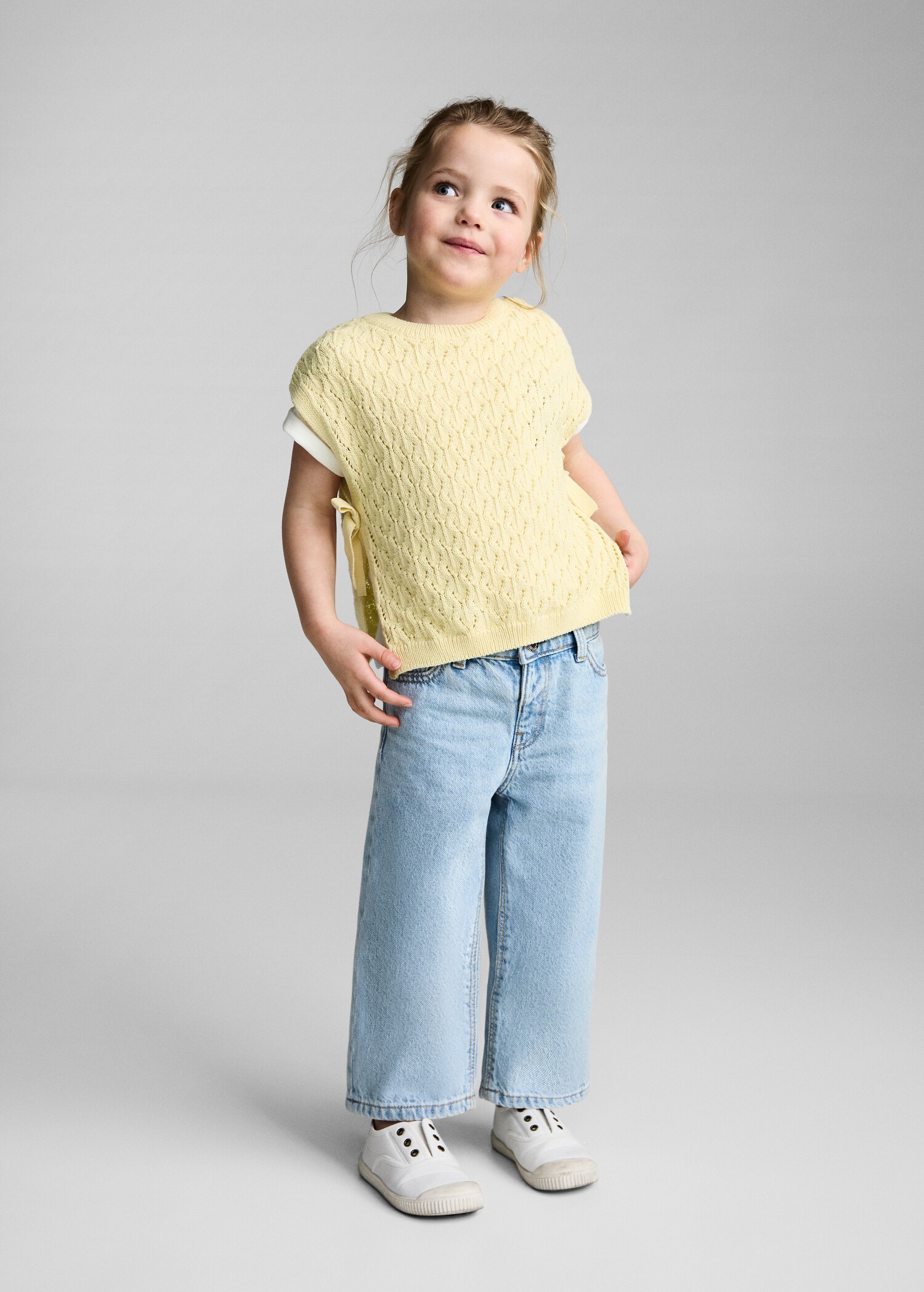 Knitted gilet with openwork details - General plane