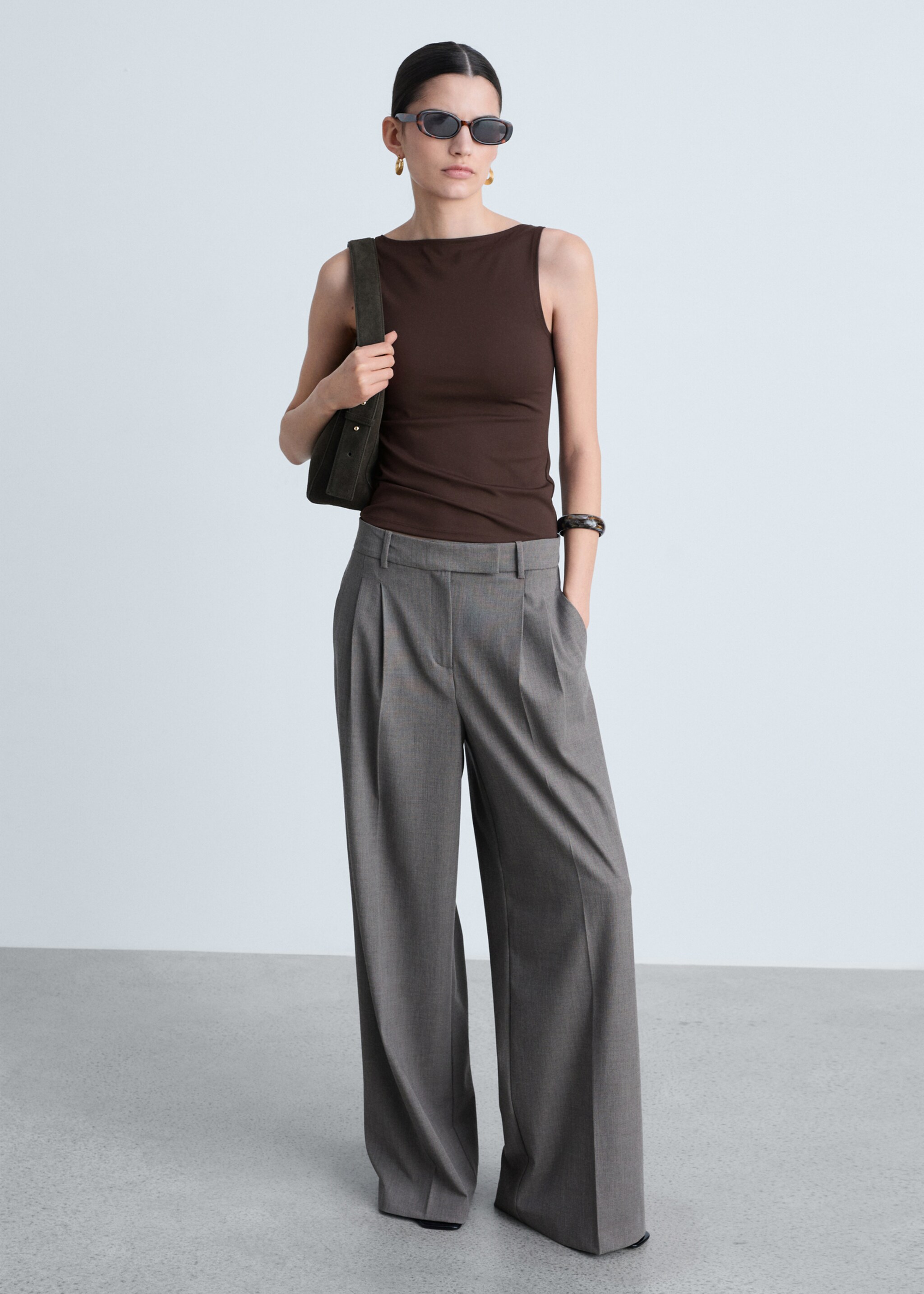 Top tirantes cuello barco - Plano general, Chocolate. Ref: 87085746-00.