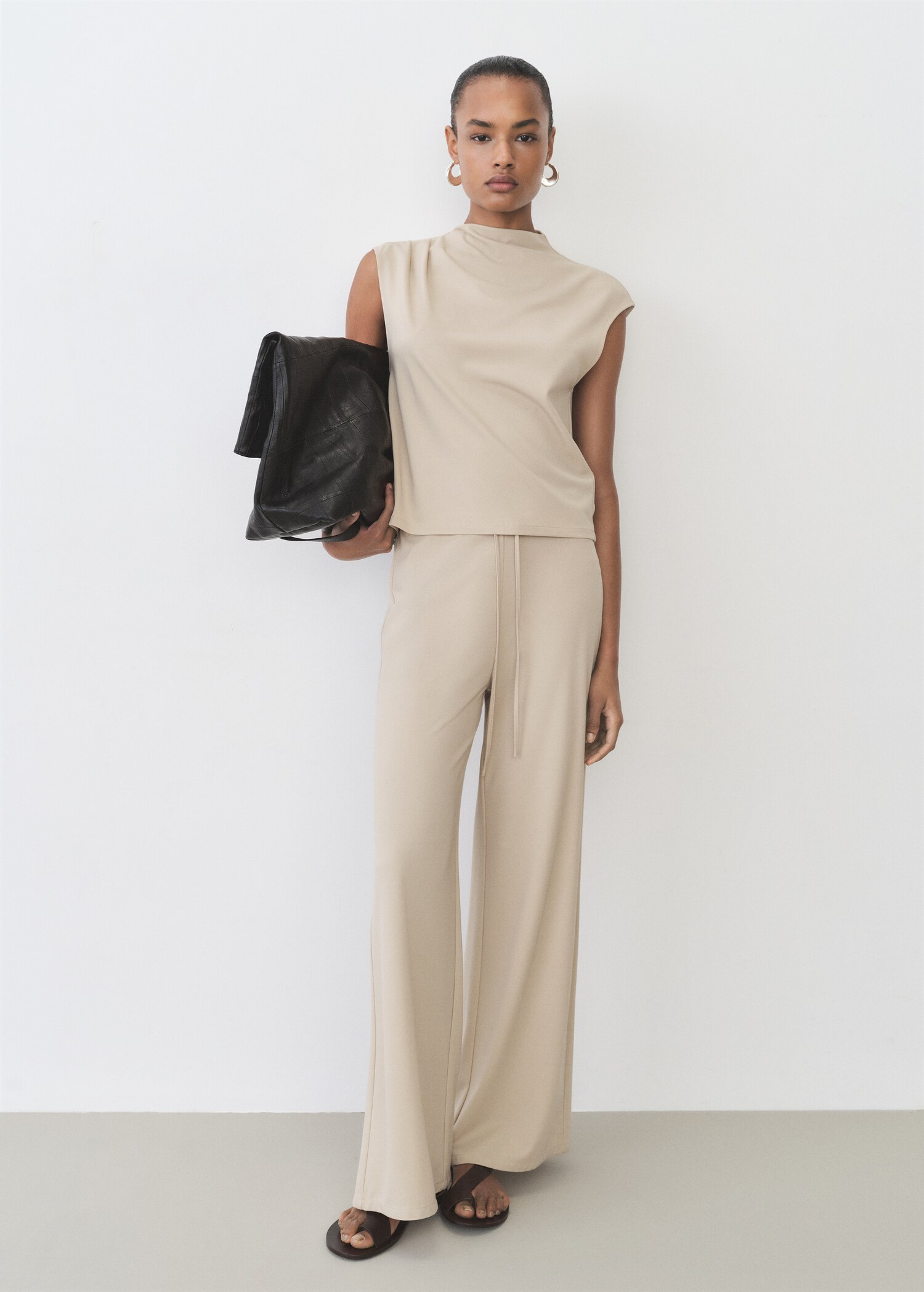 Camiseta cuello asimétrico fruncidos - Plano general