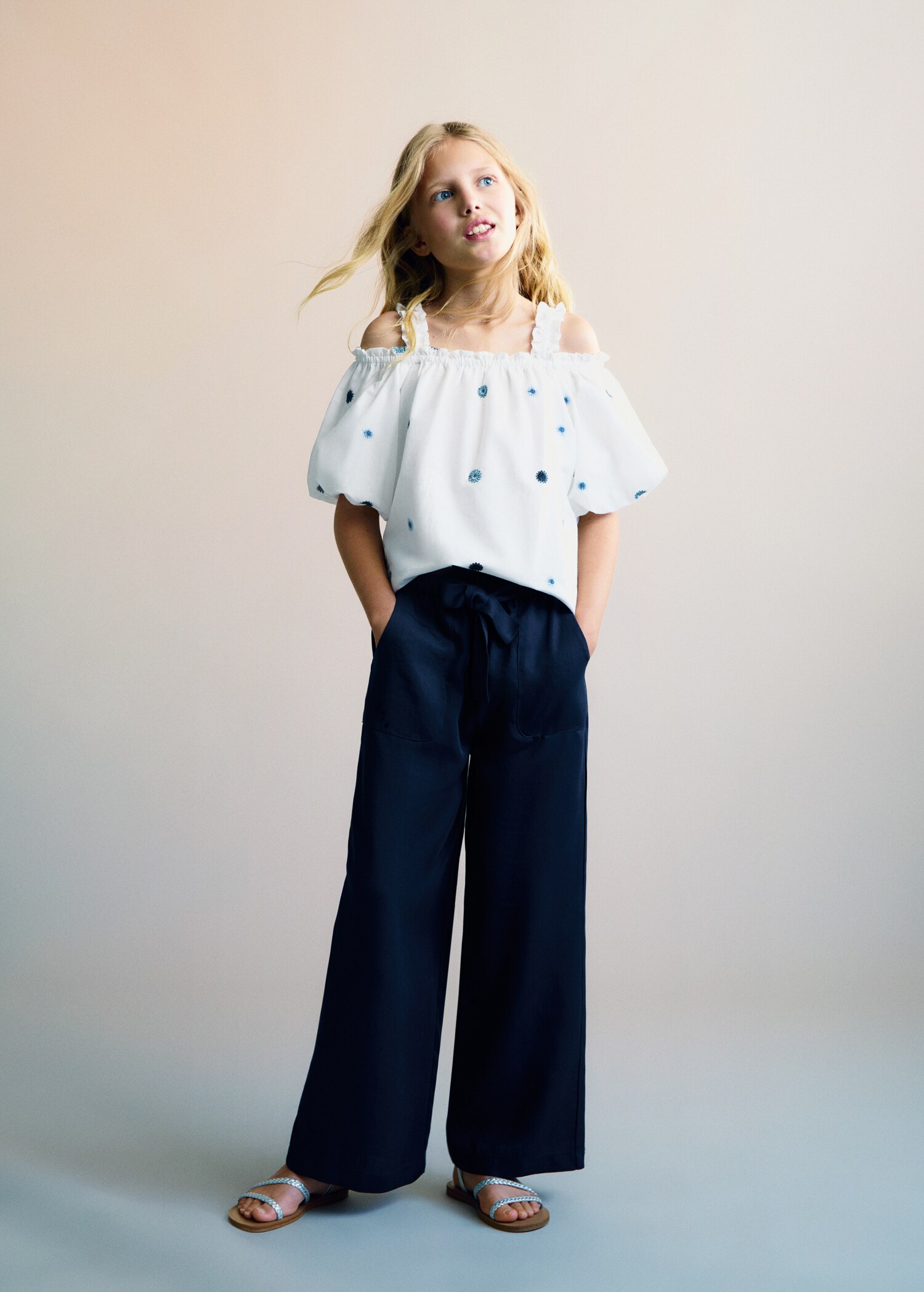 Pantalón cinturón lazo - Plano general