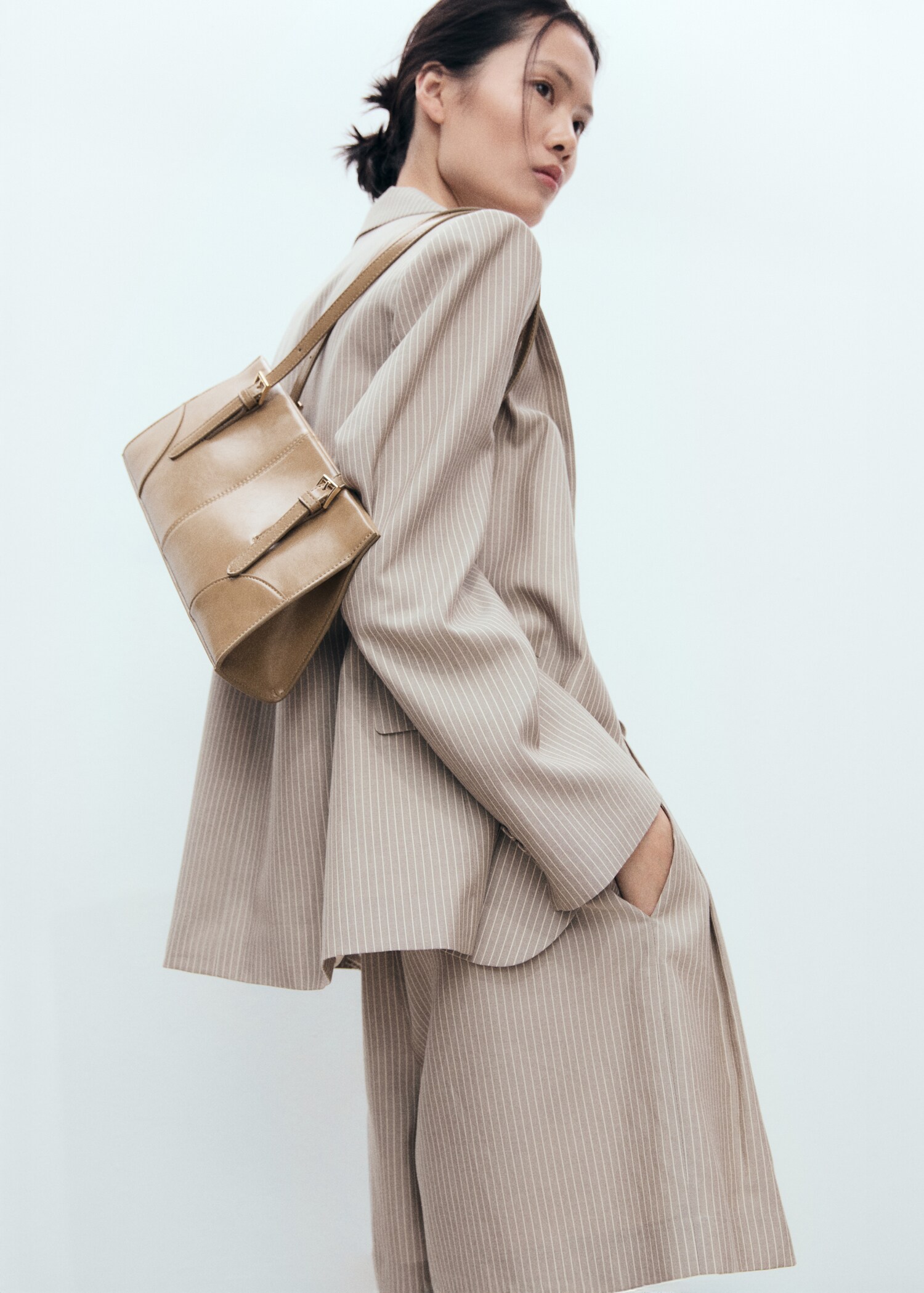 Shoulder bag with buckles - General plane