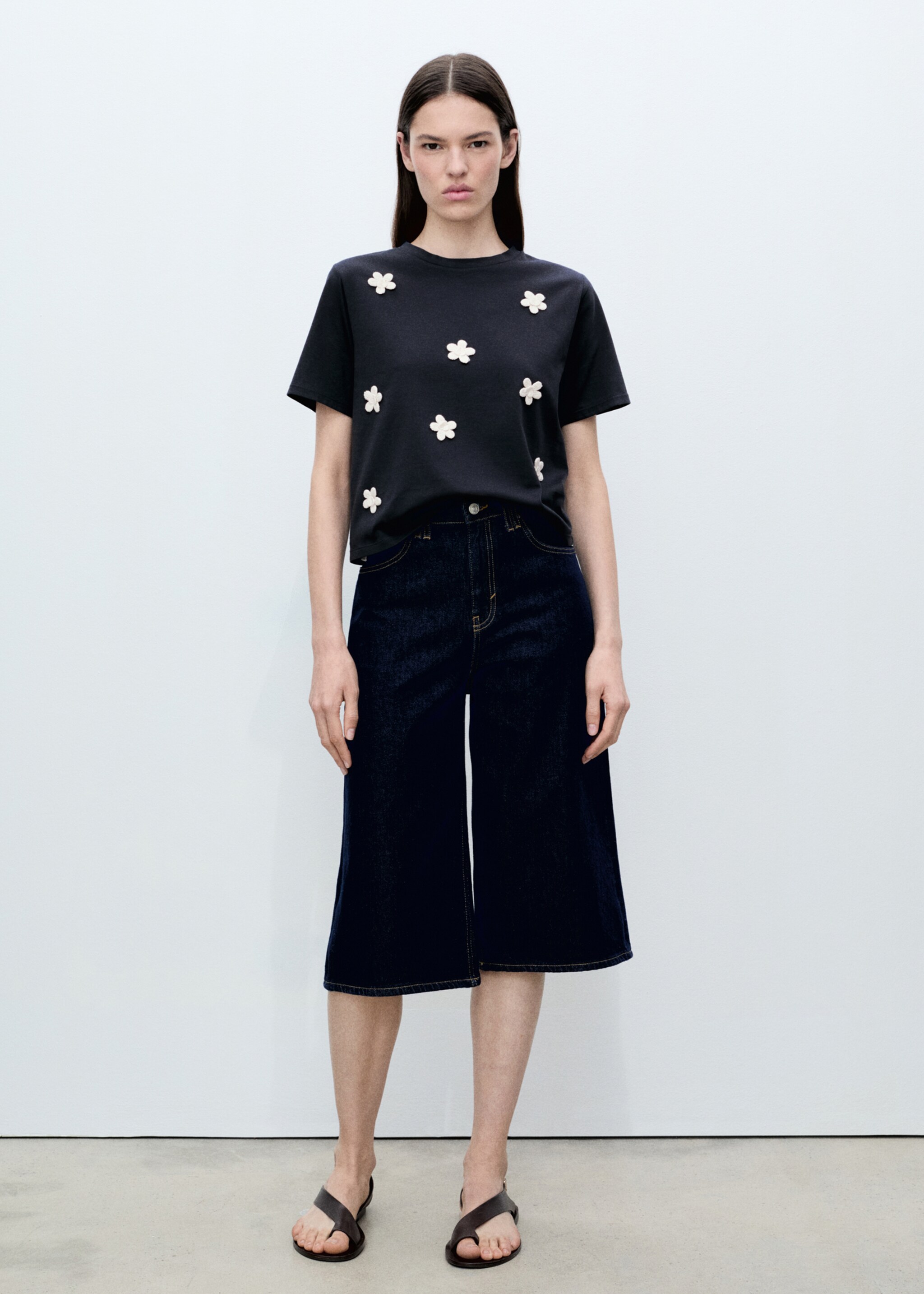 Samarreta màniga curta aplic flors - Pla general, Blau marí. Ref: 87087178-00.