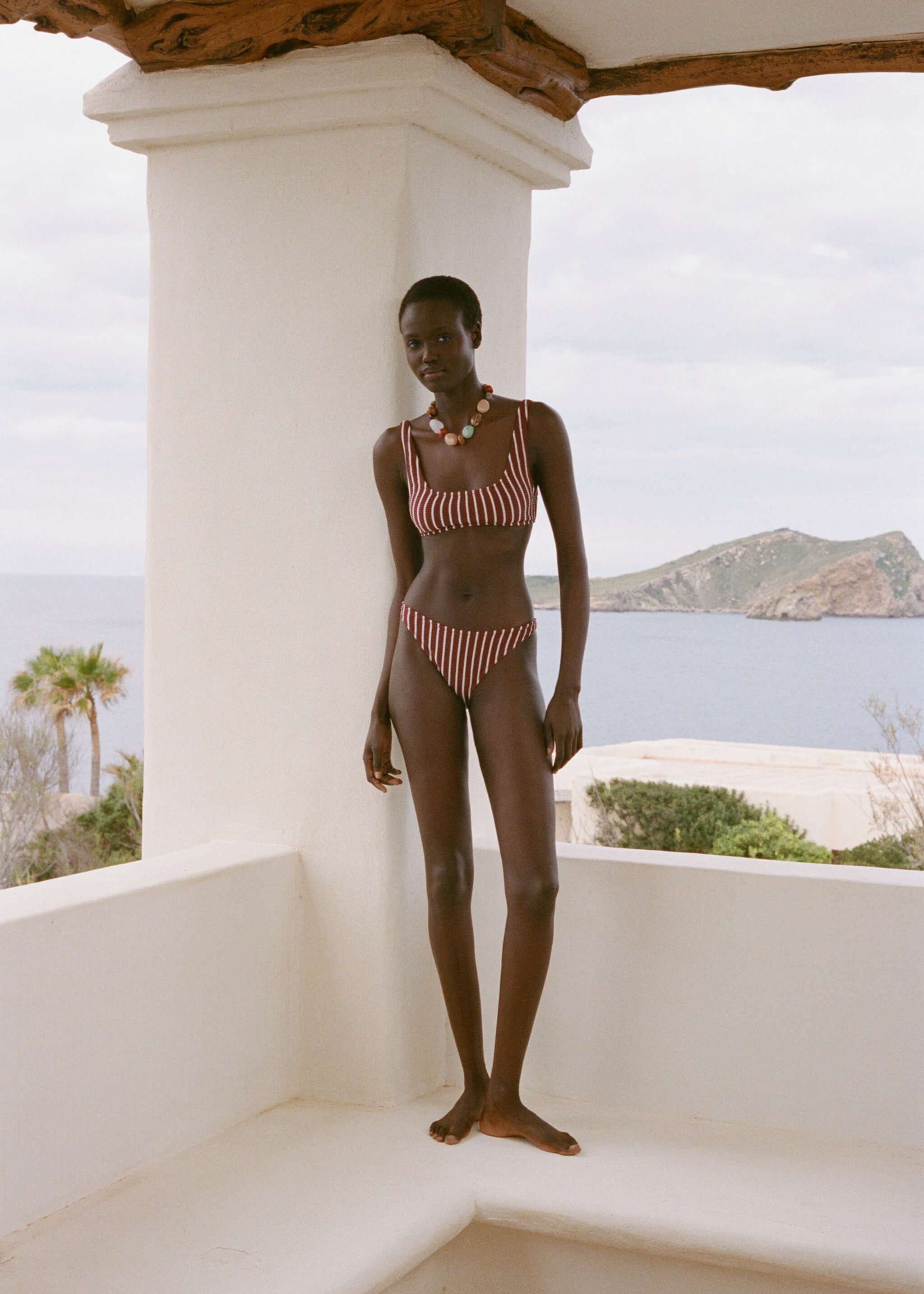 Gestreifter Bikini-Top mit Rippmuster - Allgemeine Ansicht, Schokolade. Ref: 87087673-00.