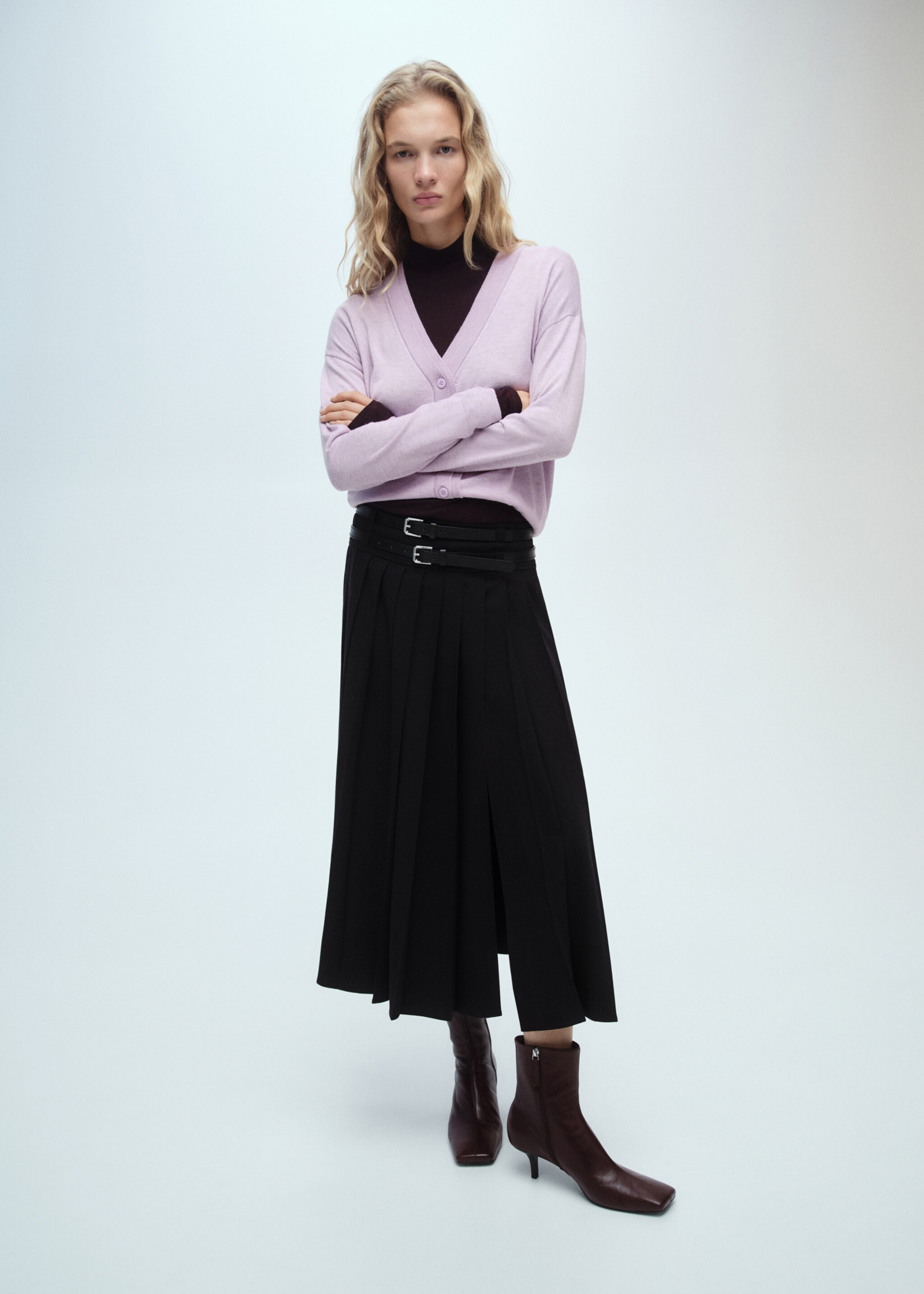 V-neck knitted cardigan - General plane, Light/Pastel Purple. Ref: 87090432-00.