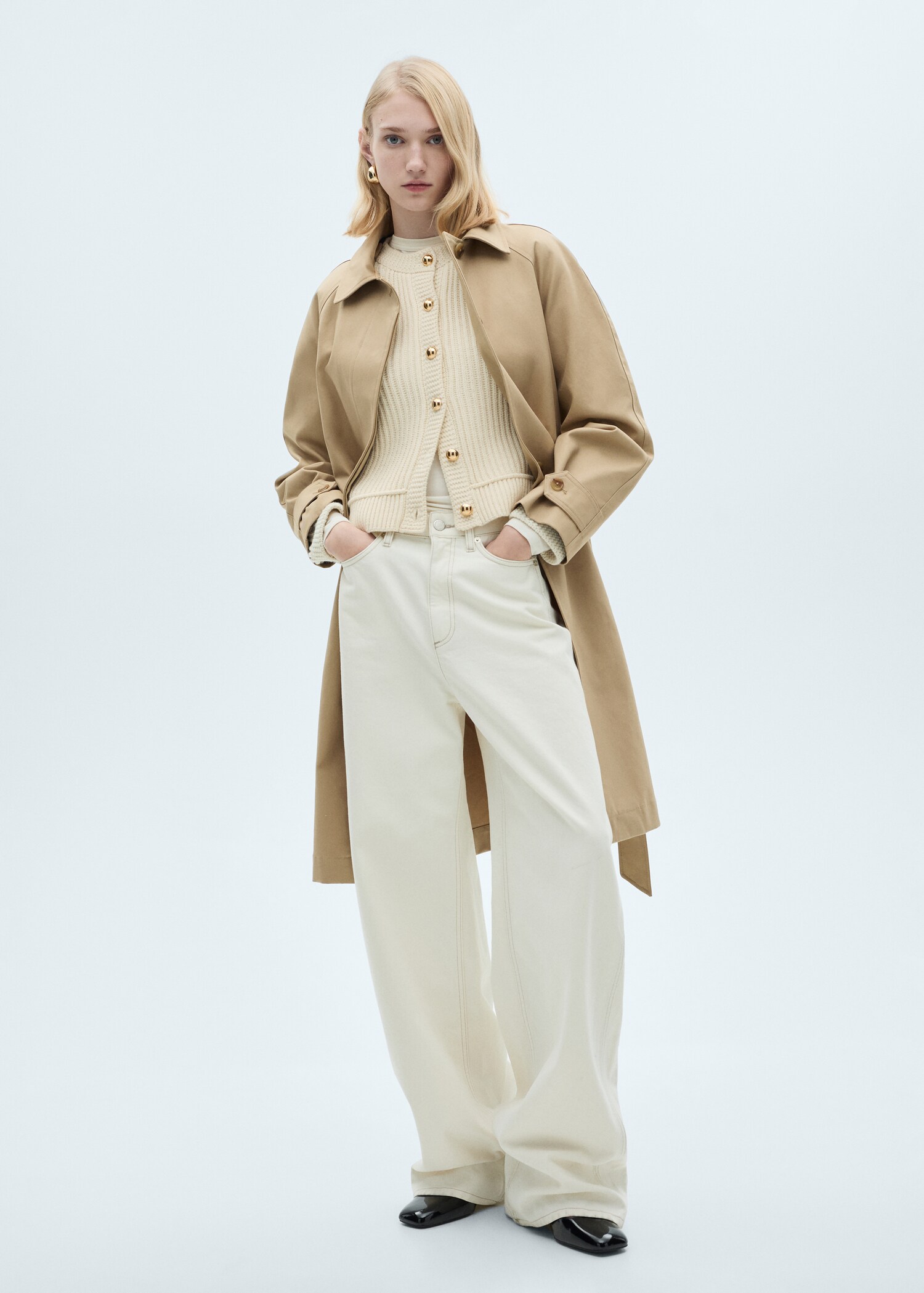 Strickjacke mit Schmuckknöpfen - Allgemeine Ansicht