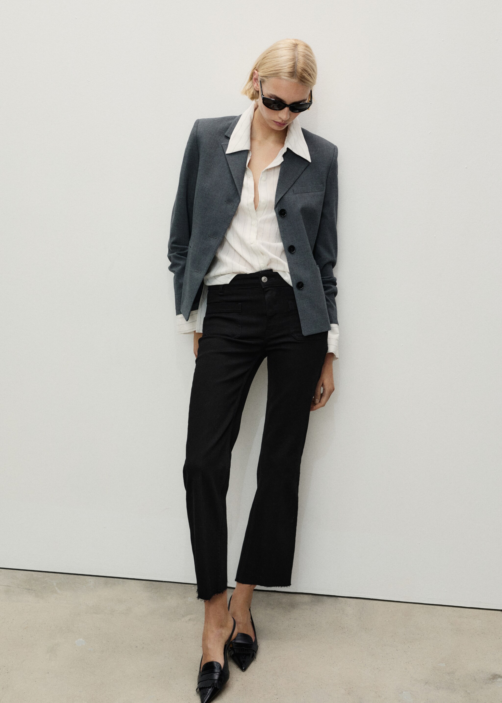 Flared-Jeans mit Taschen in Cropped-Länge - Allgemeine Ansicht, Black denim. Ref: 87090457-00.