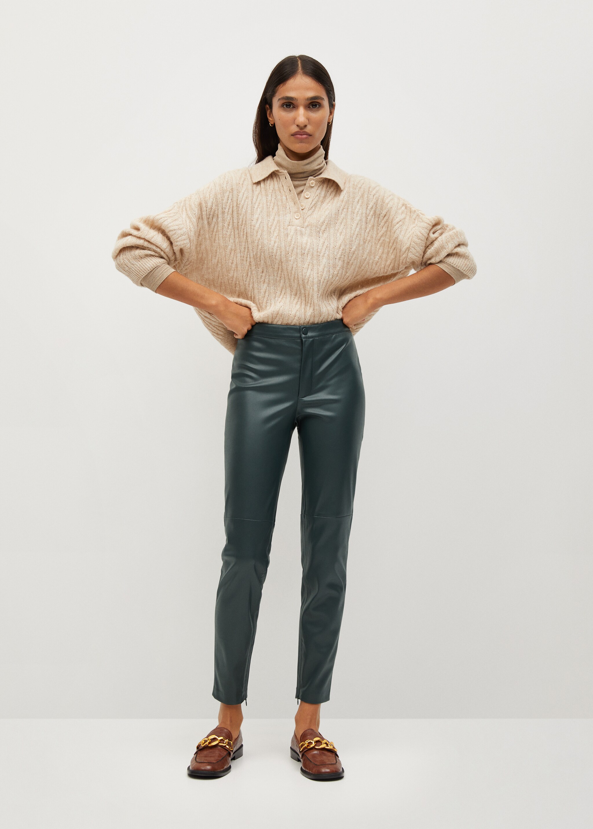 Pantalón pitillo efecto piel - Plano general