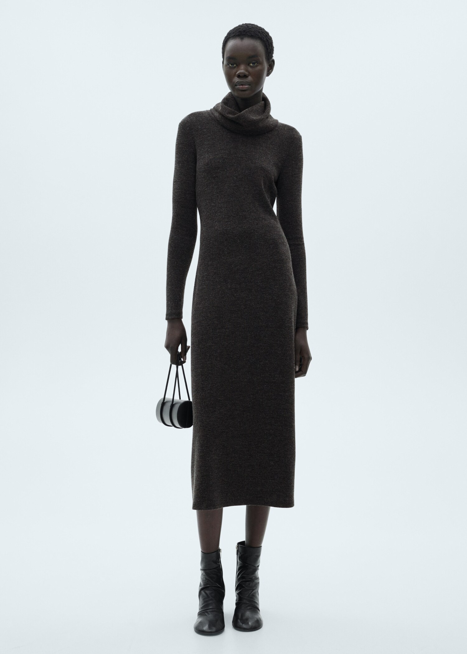 Knitted turtleneck dress - General plane