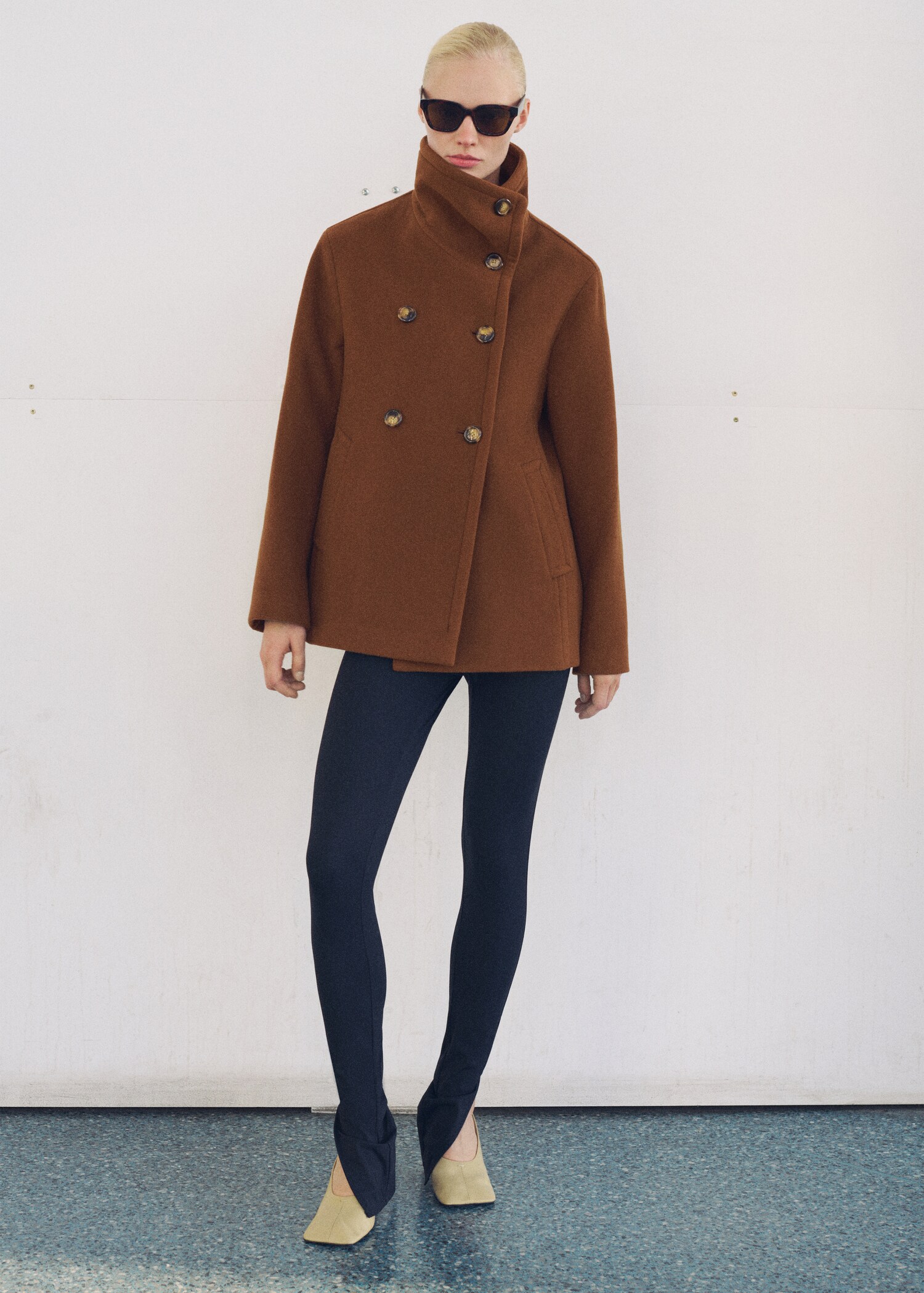 Short double-breasted wool coat - General plane