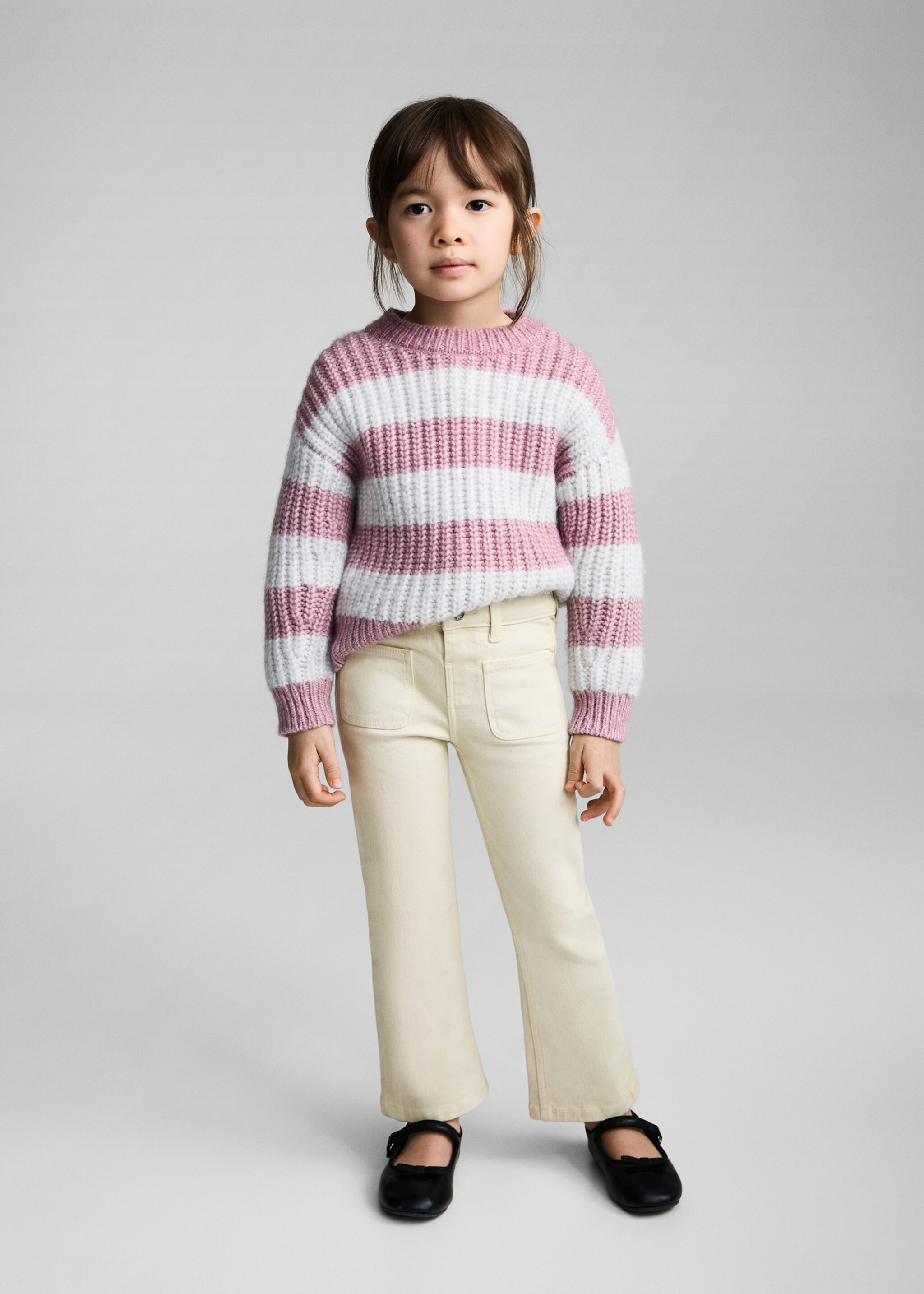 Dżinsy o kroju flare z kieszeniami - Plan ogólny, Piaskowy. Ref: 87091511-00.