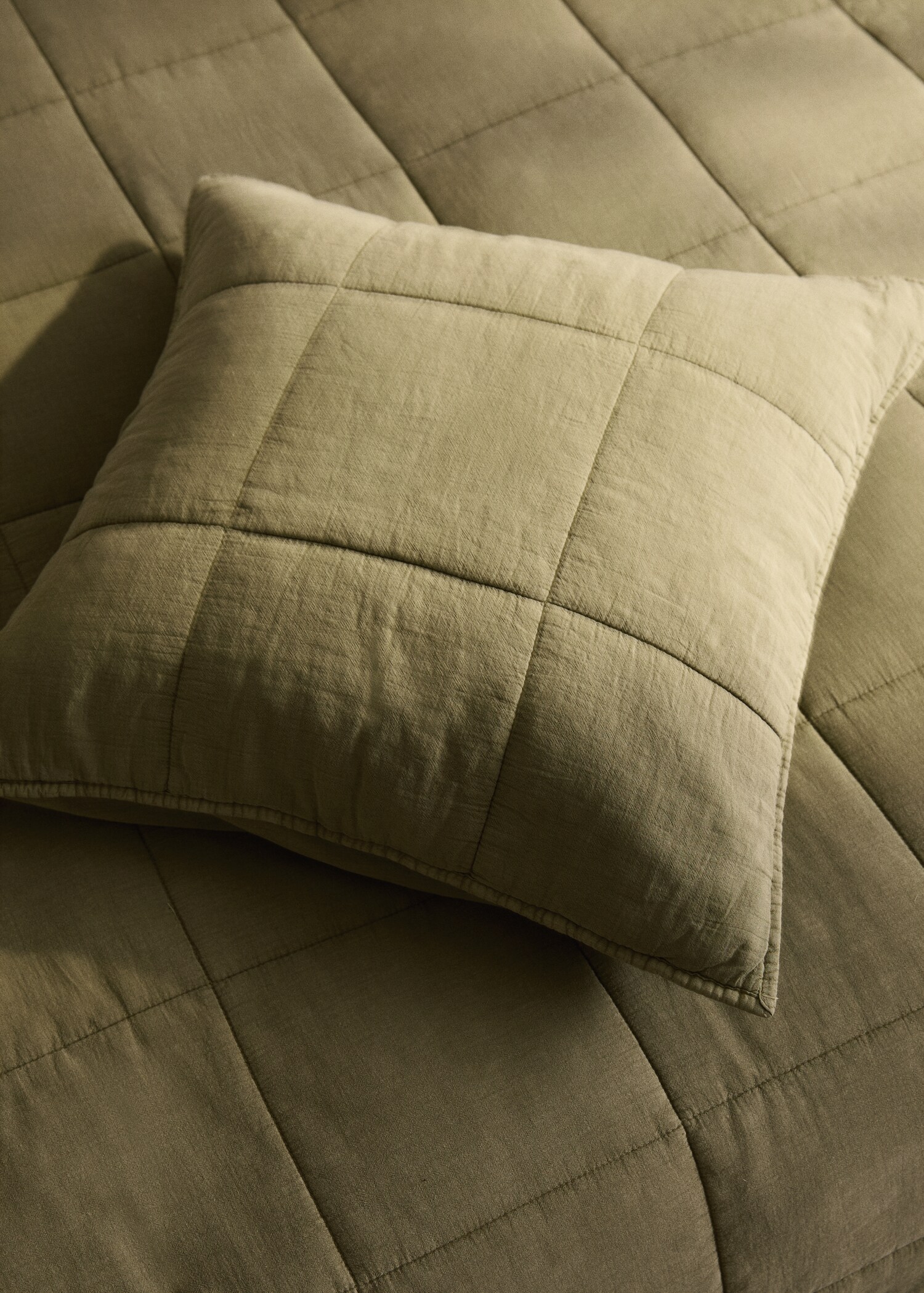 Garment-dyed cotton cushion cover with checks 50x50 cm - General plane