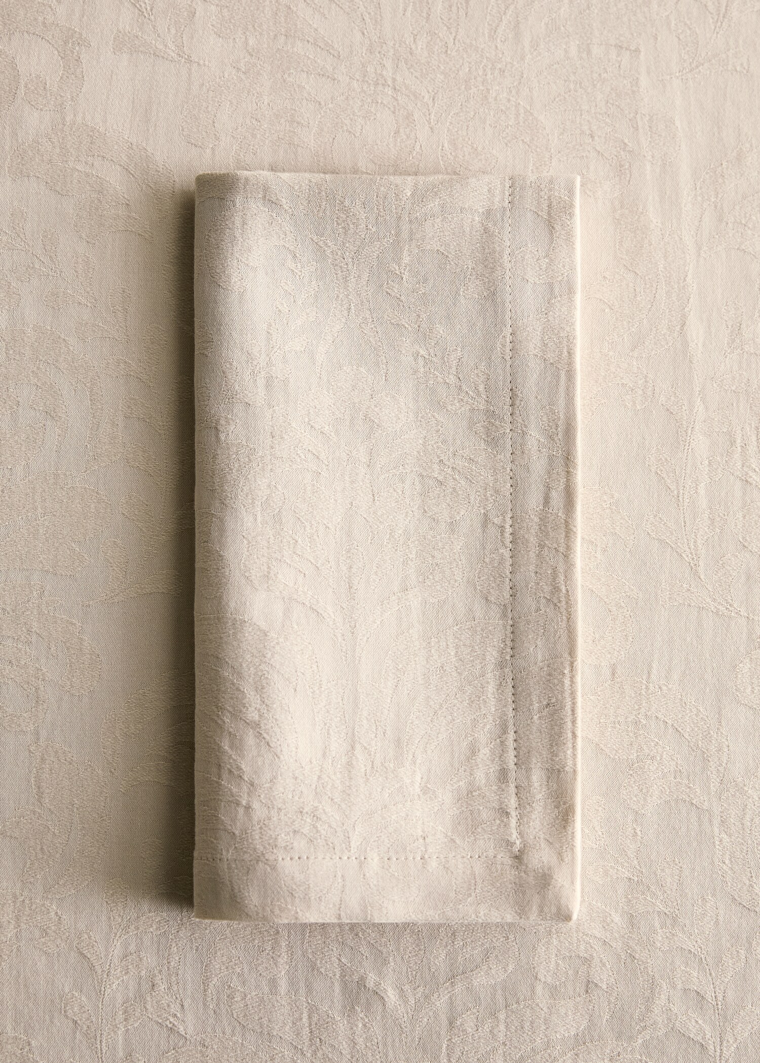 Cotton jacquard floral napkins - General plane